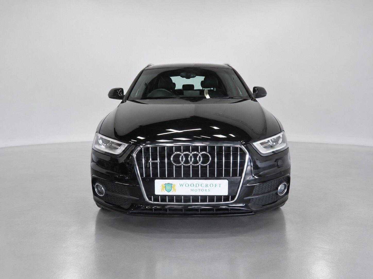 Audi Q3 view 13