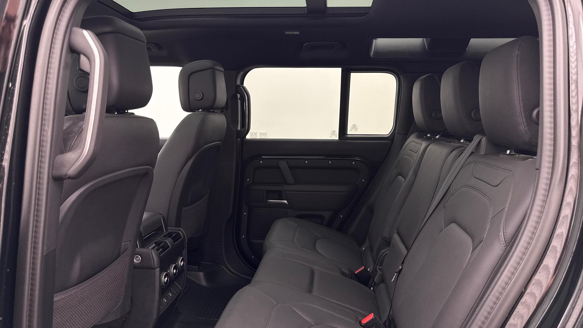 Land Rover Defender view 4