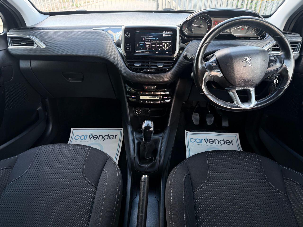 Peugeot 208 view 3