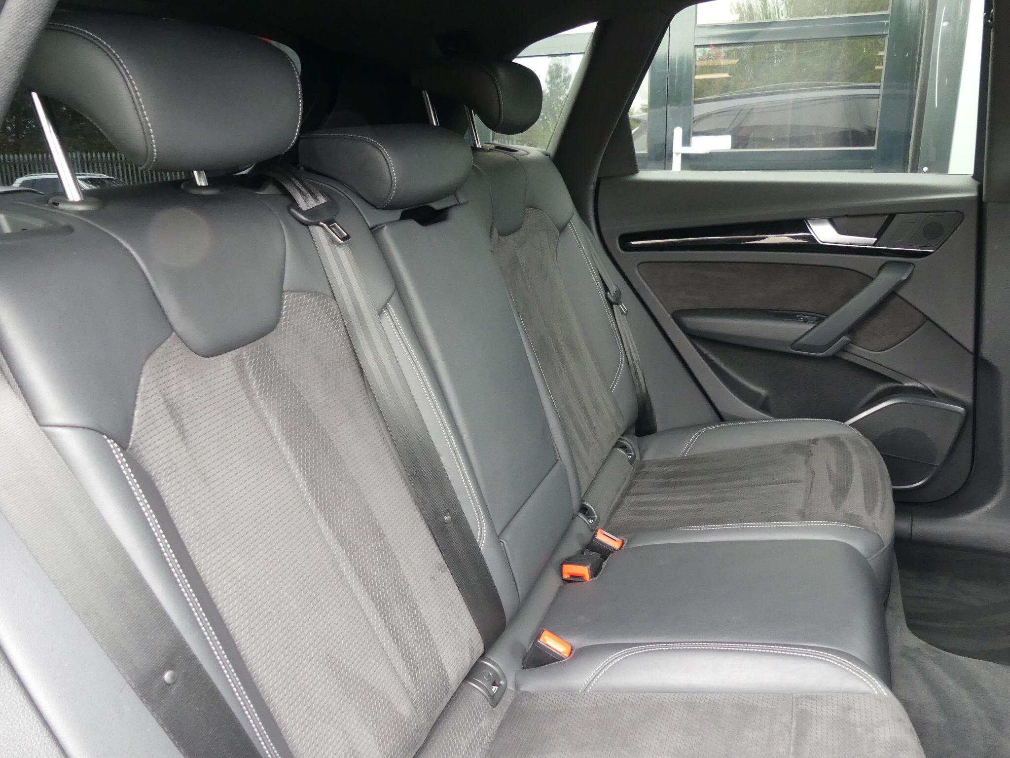 Audi Q5 view 14