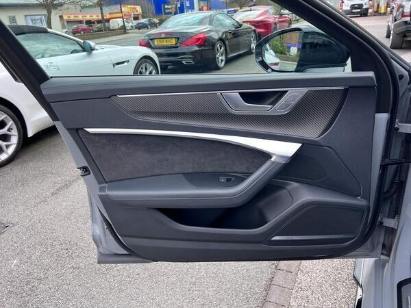 Audi RS6 Avant view 44
