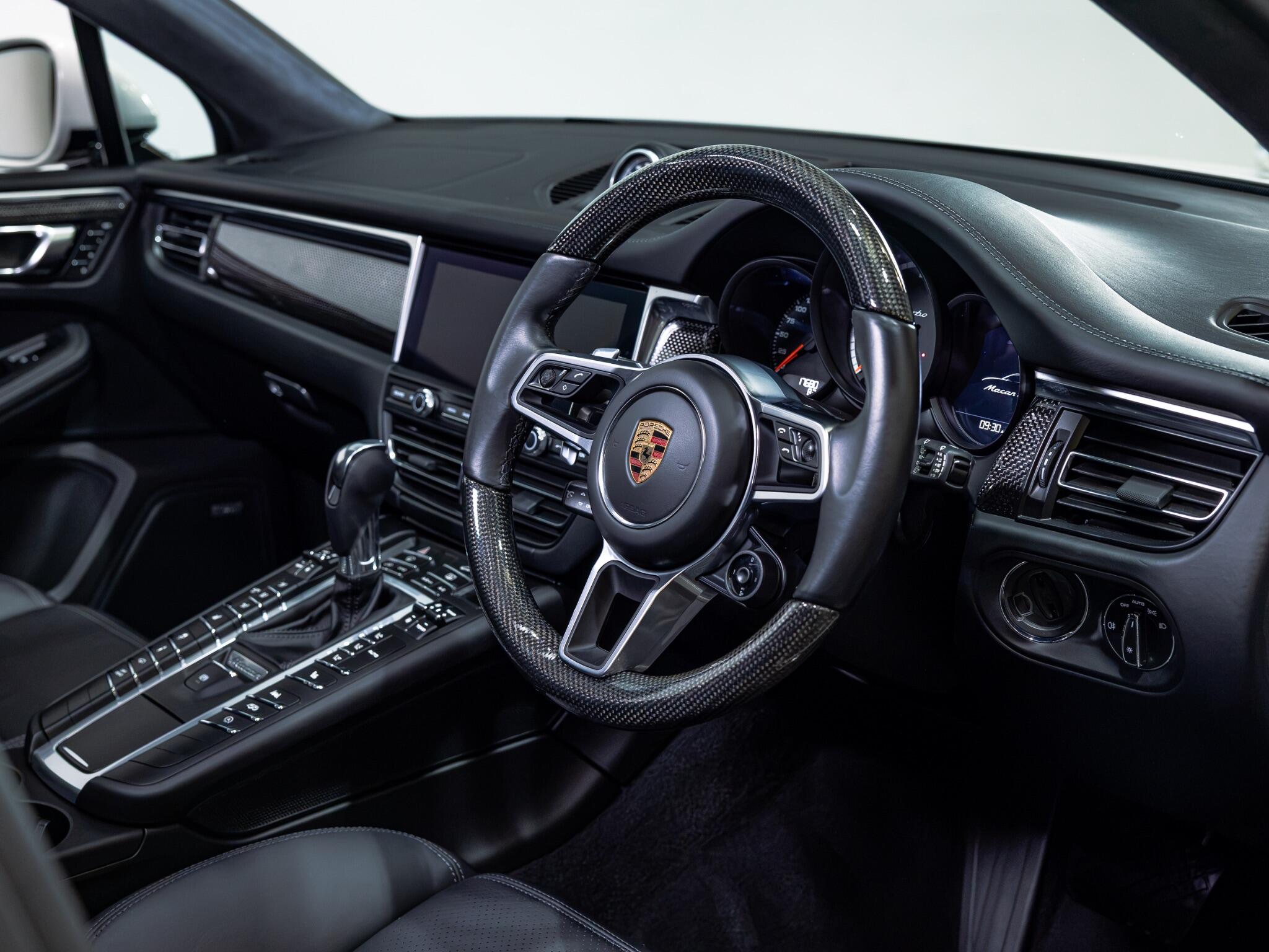 Porsche Macan view 15