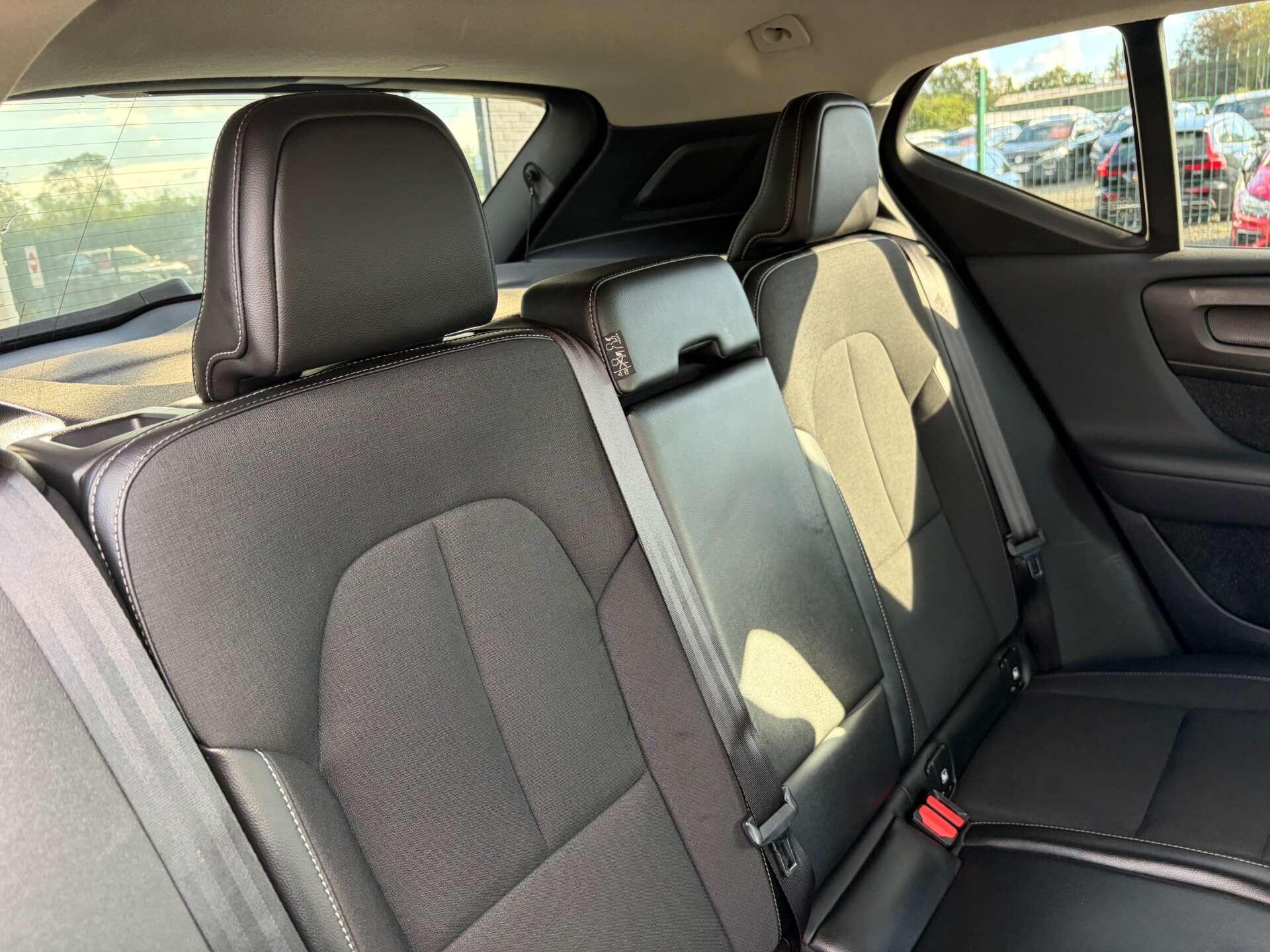 Volvo XC40 view 30