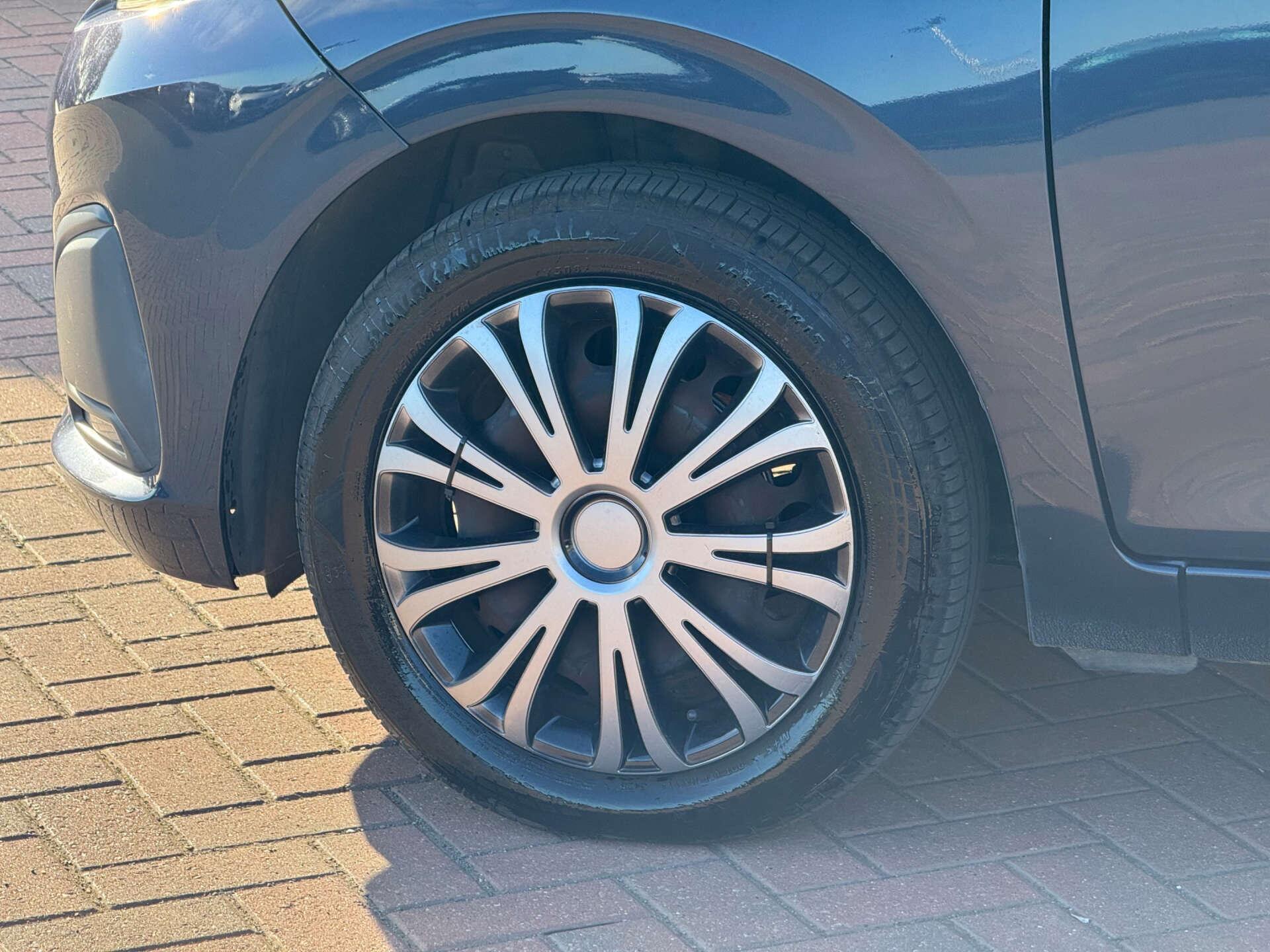 Peugeot 108 view 9