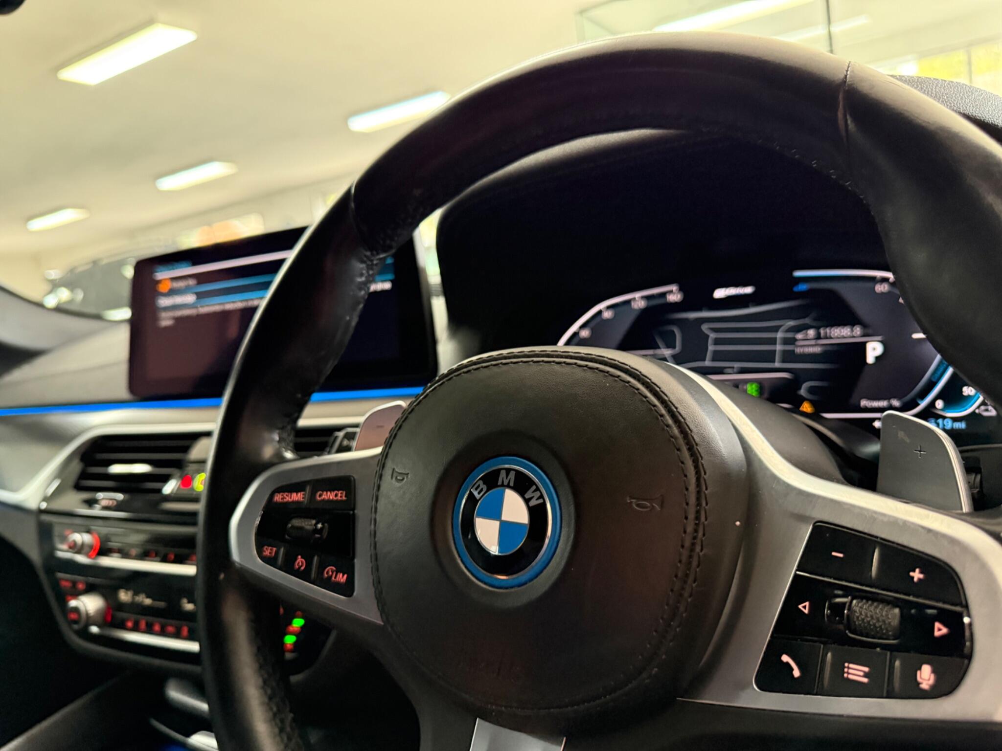 BMW 5 Series view 26