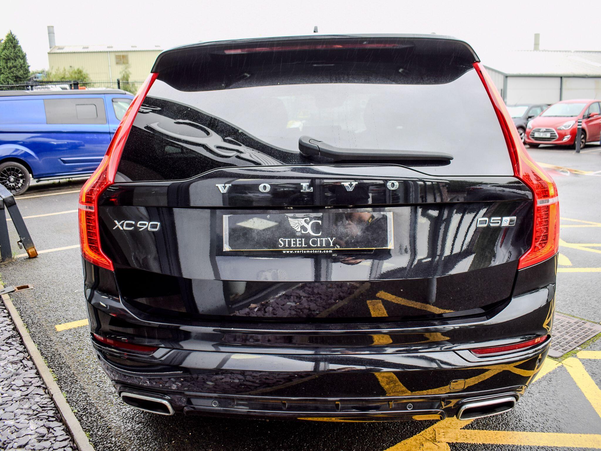Volvo XC90 view 6