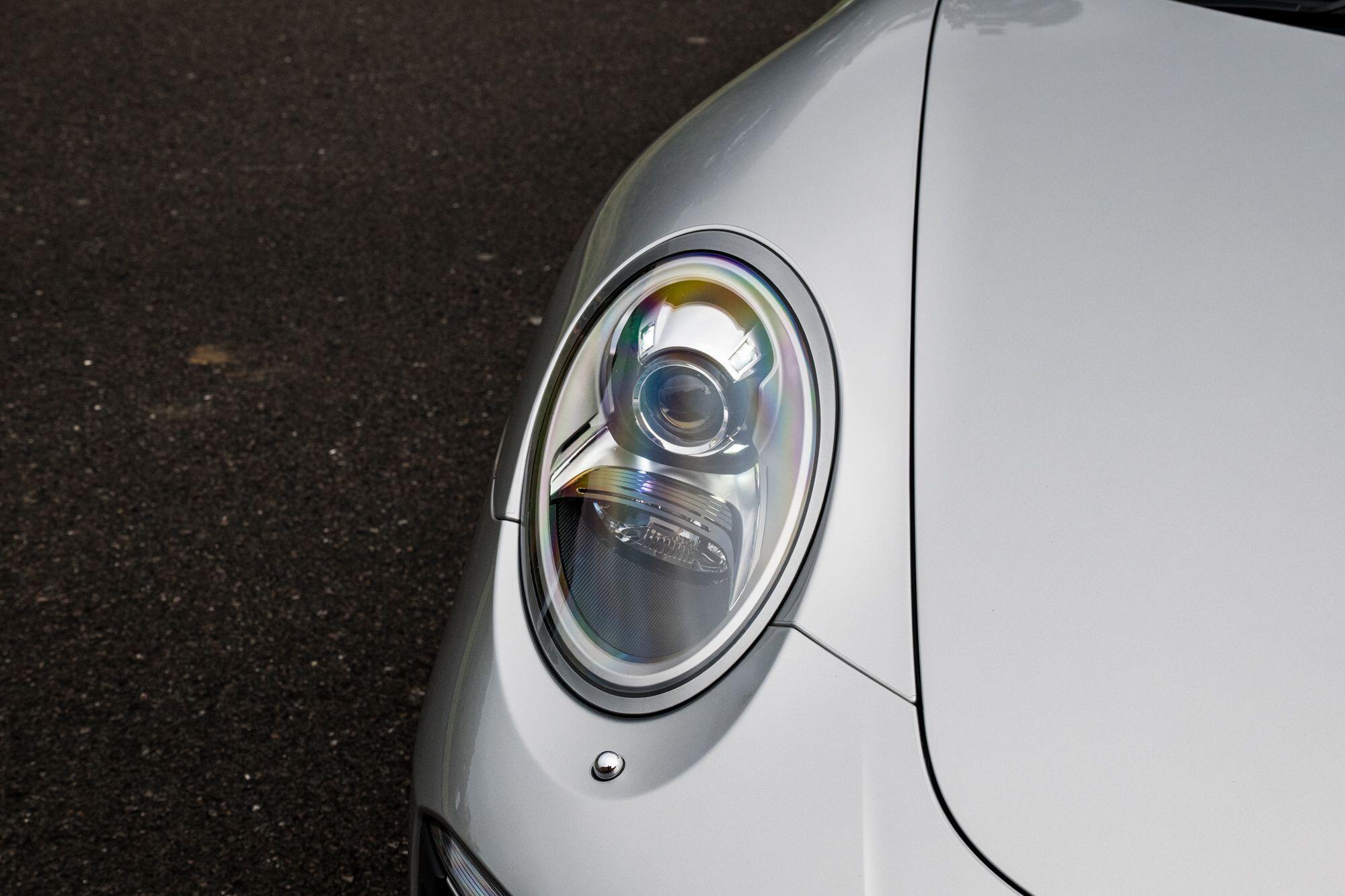 Porsche 911 view 11