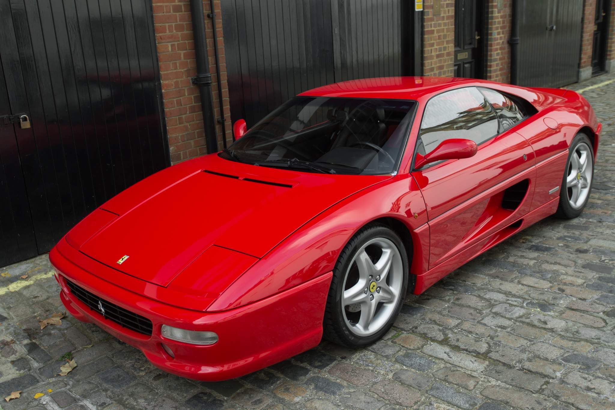 Ferrari F355 view 4