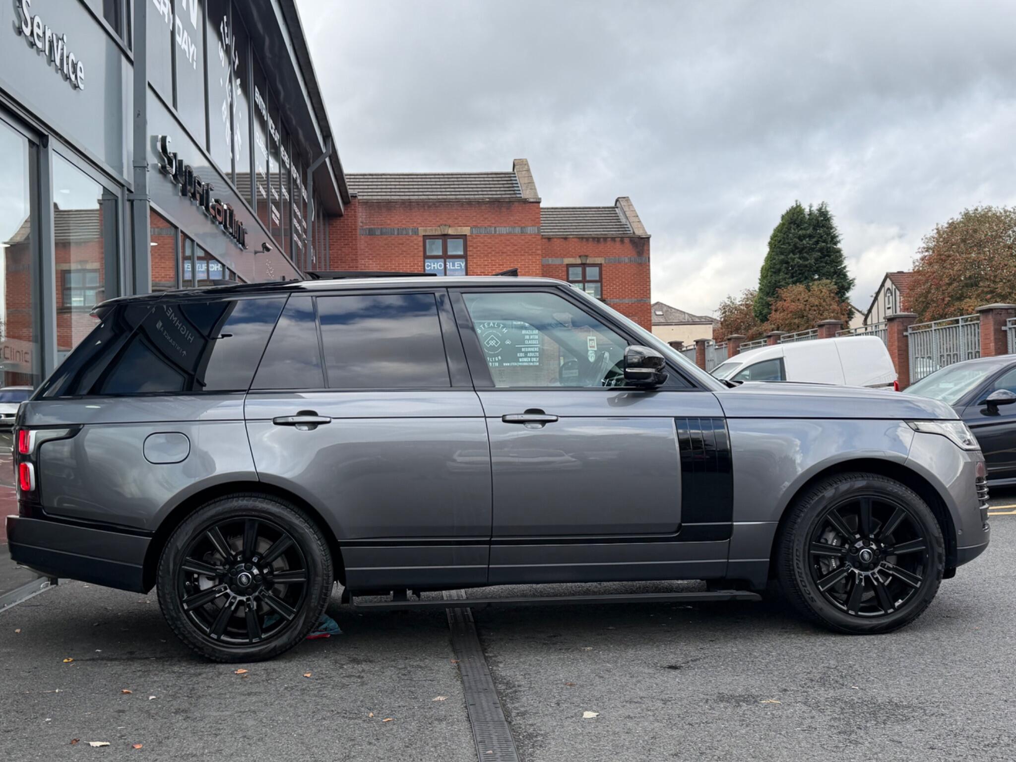 Land Rover Range Rover view 4