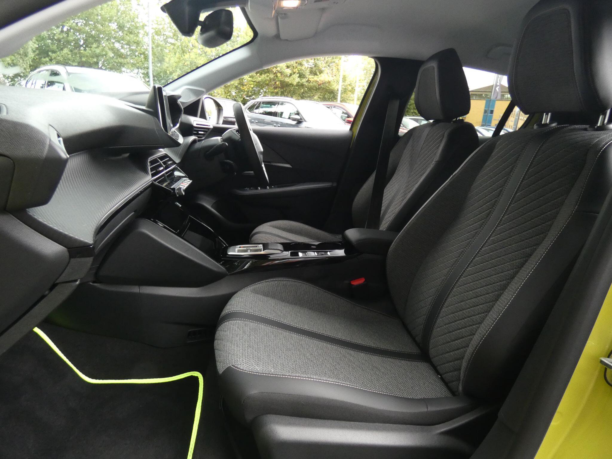 Peugeot E-208 view 28