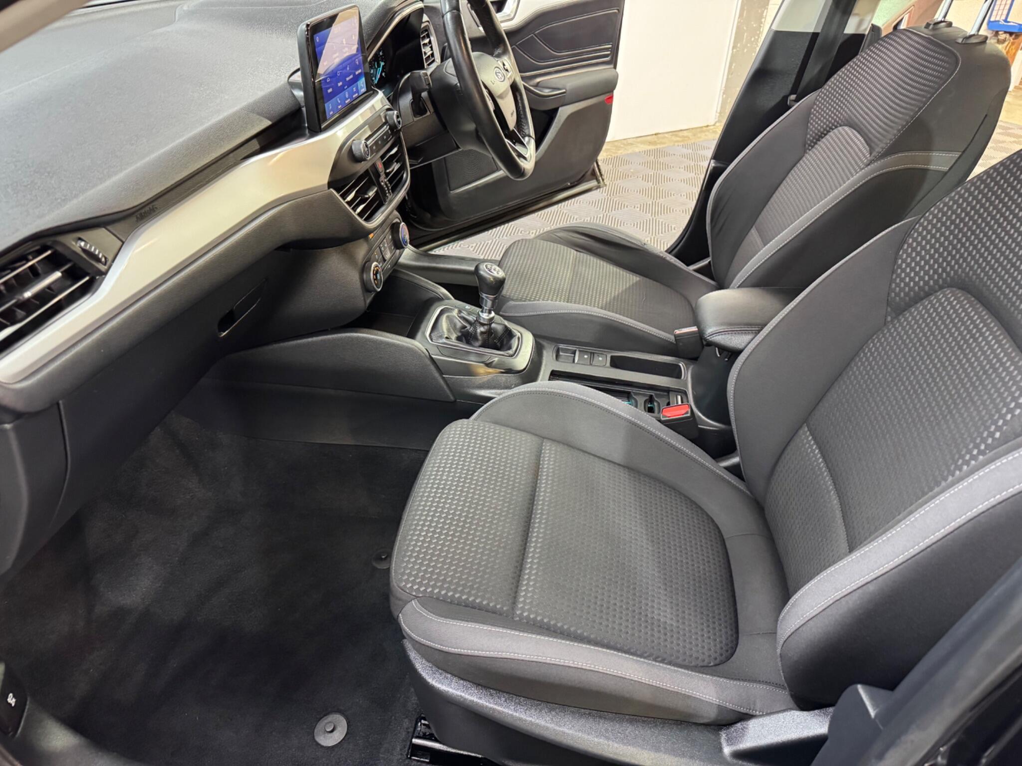 Ford Focus view 40