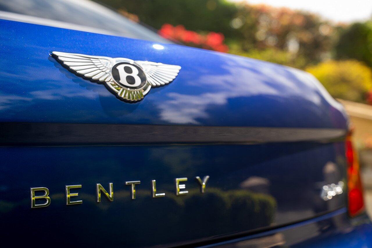 Bentley Flying Spur view 9