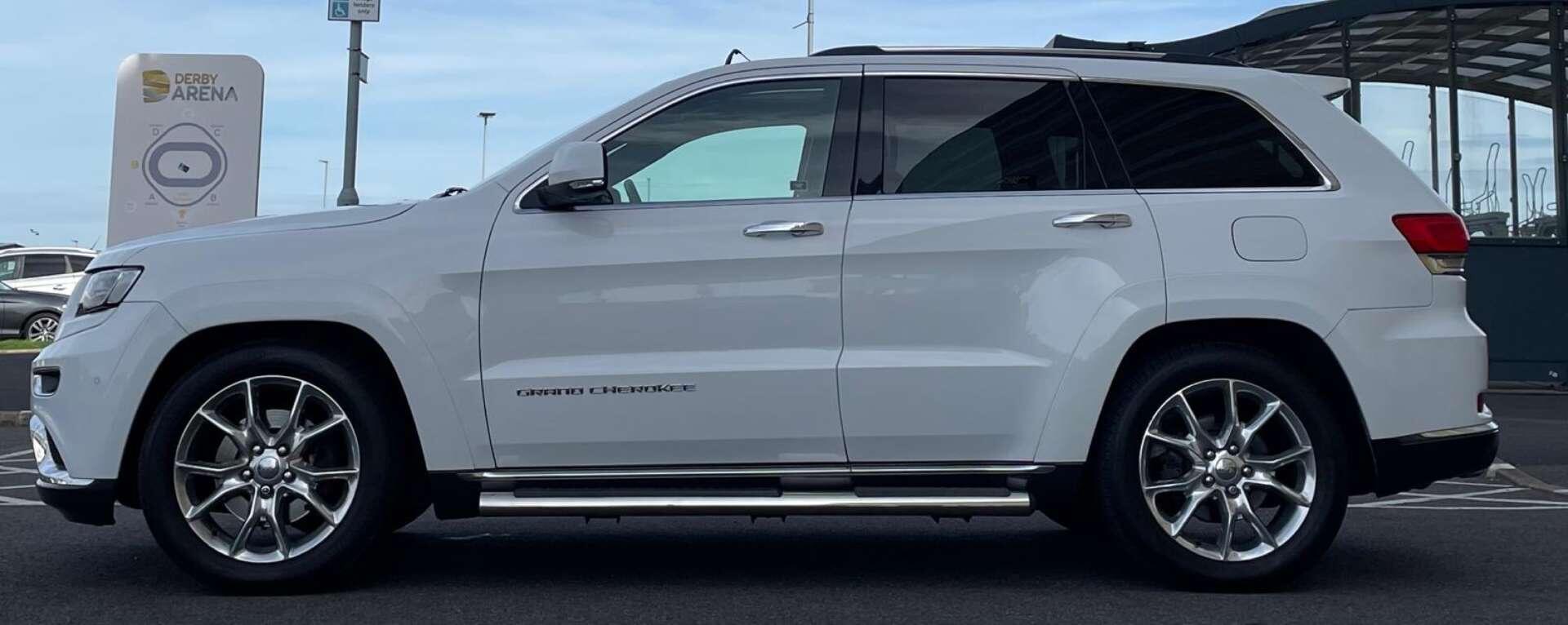Jeep Grand Cherokee view 17