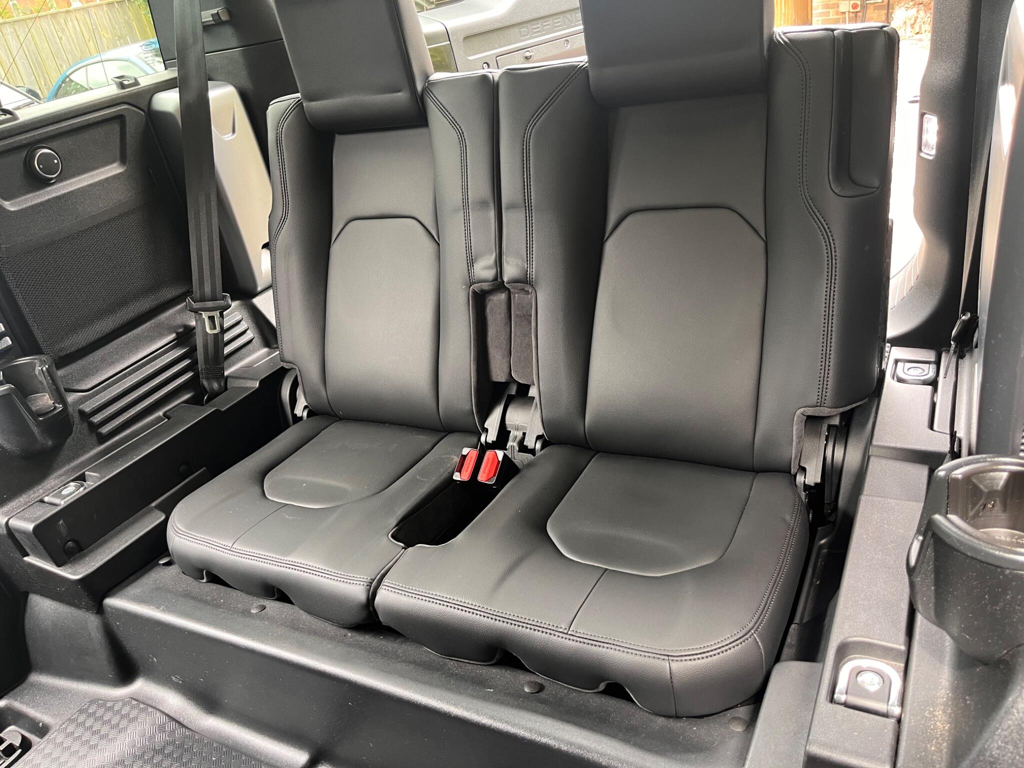 Land Rover Defender view 35