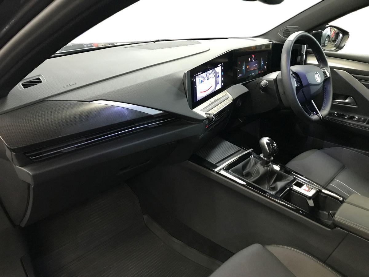 Vauxhall Astra view 5