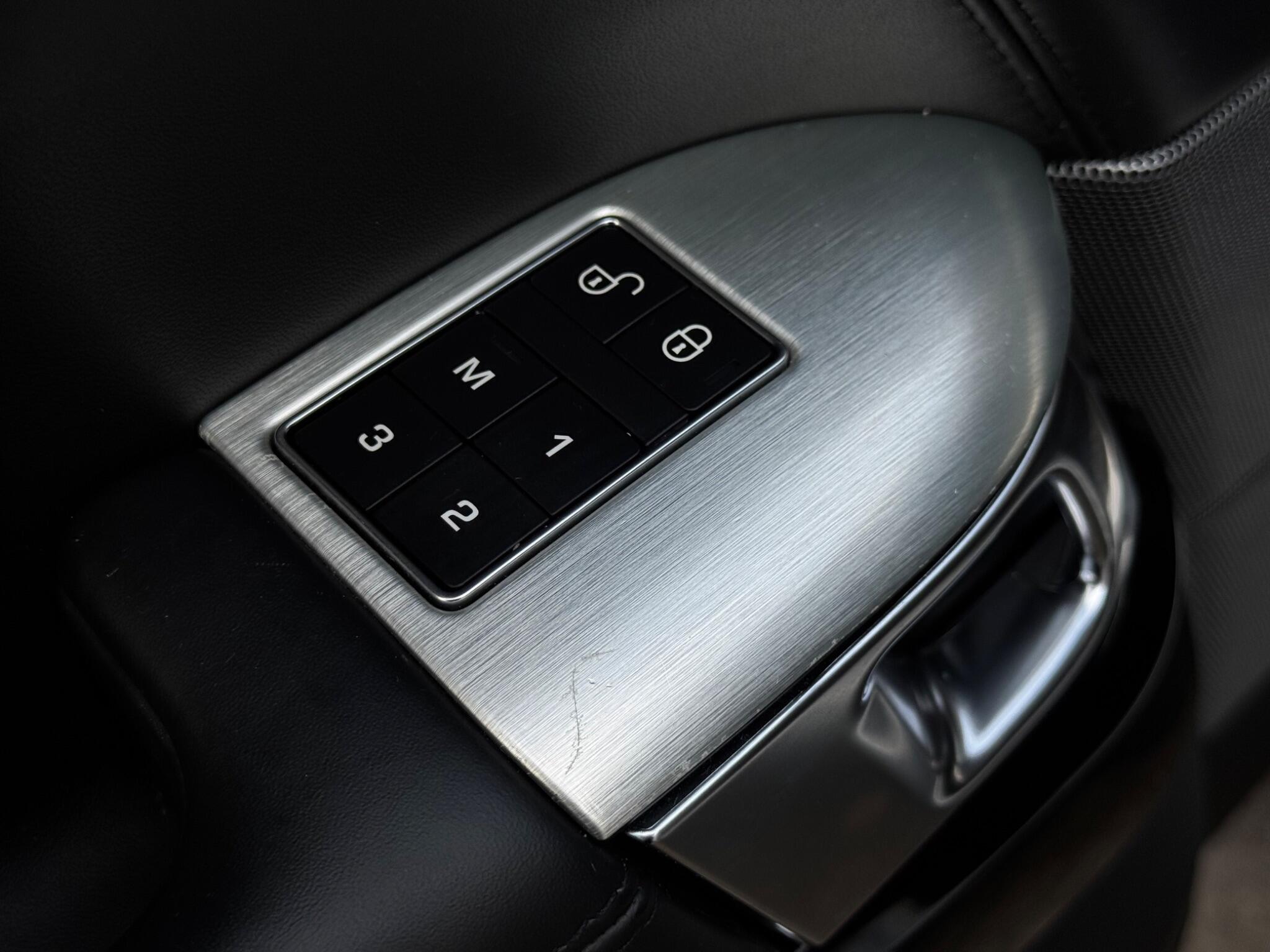 Land Rover Range Rover Sport view 26