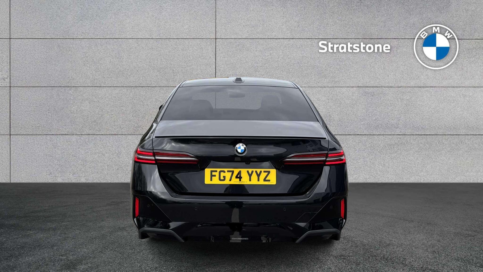 BMW 5 Series view 16