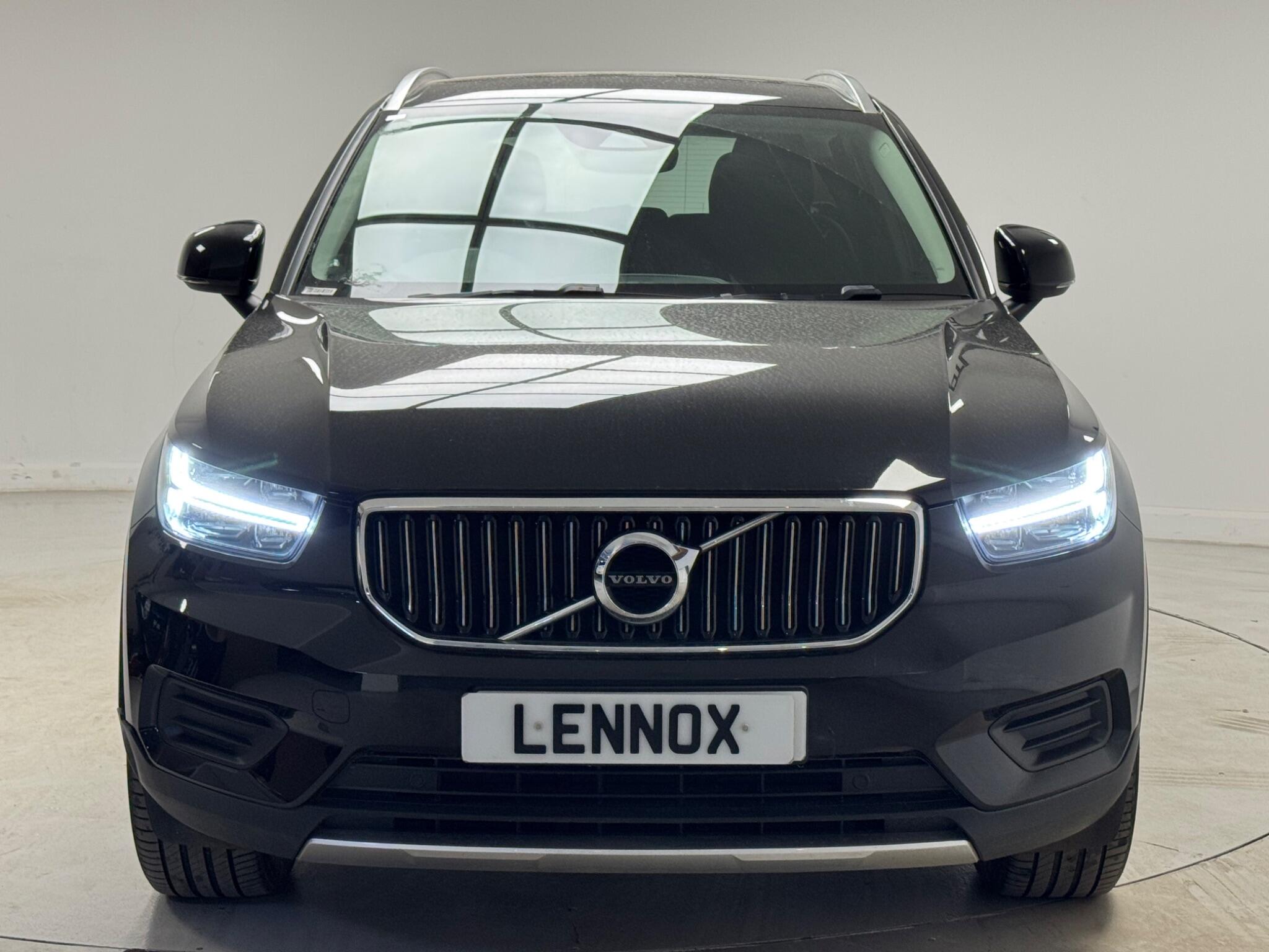 Volvo XC40 view 3