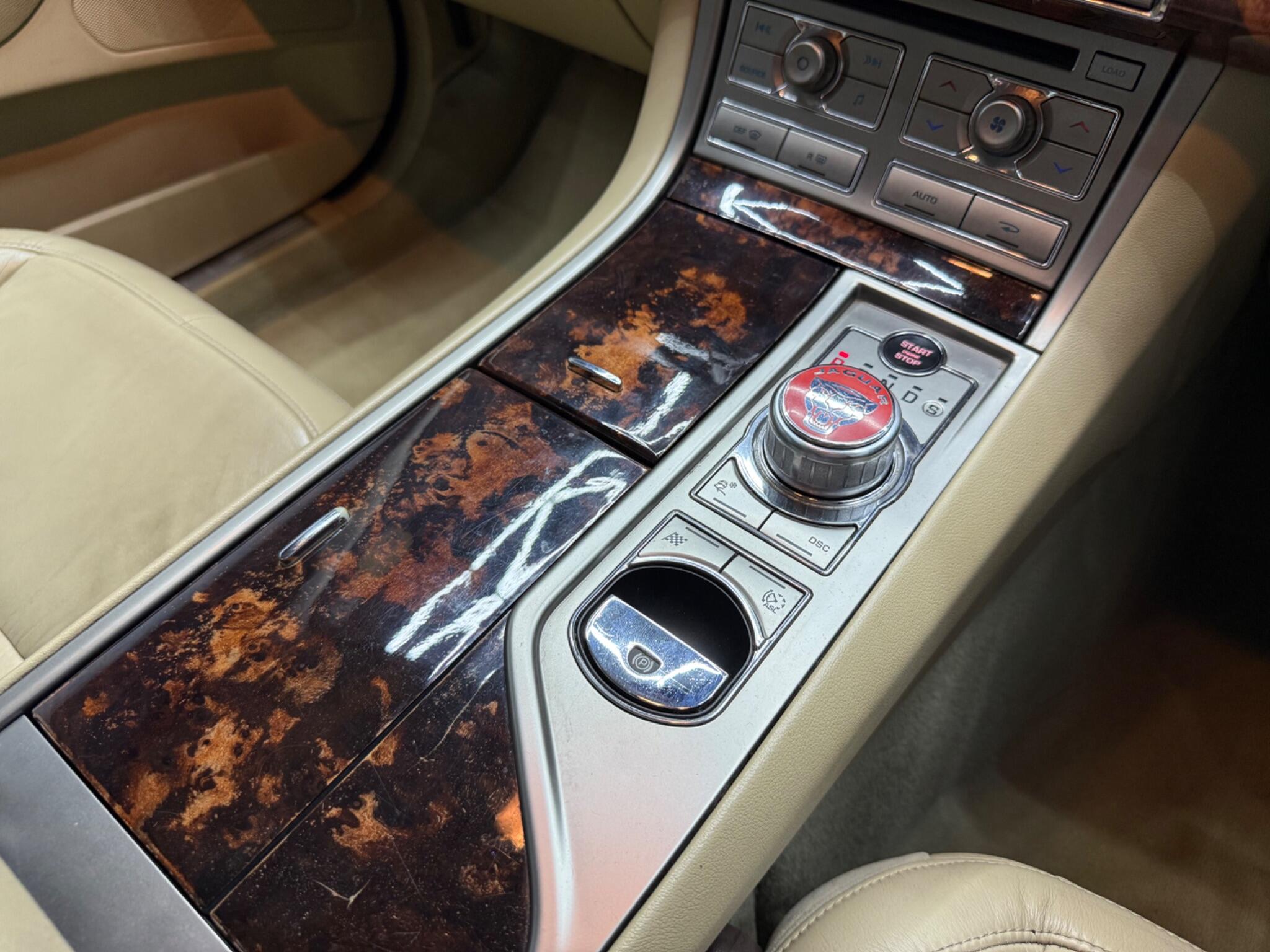 Jaguar XF view 15