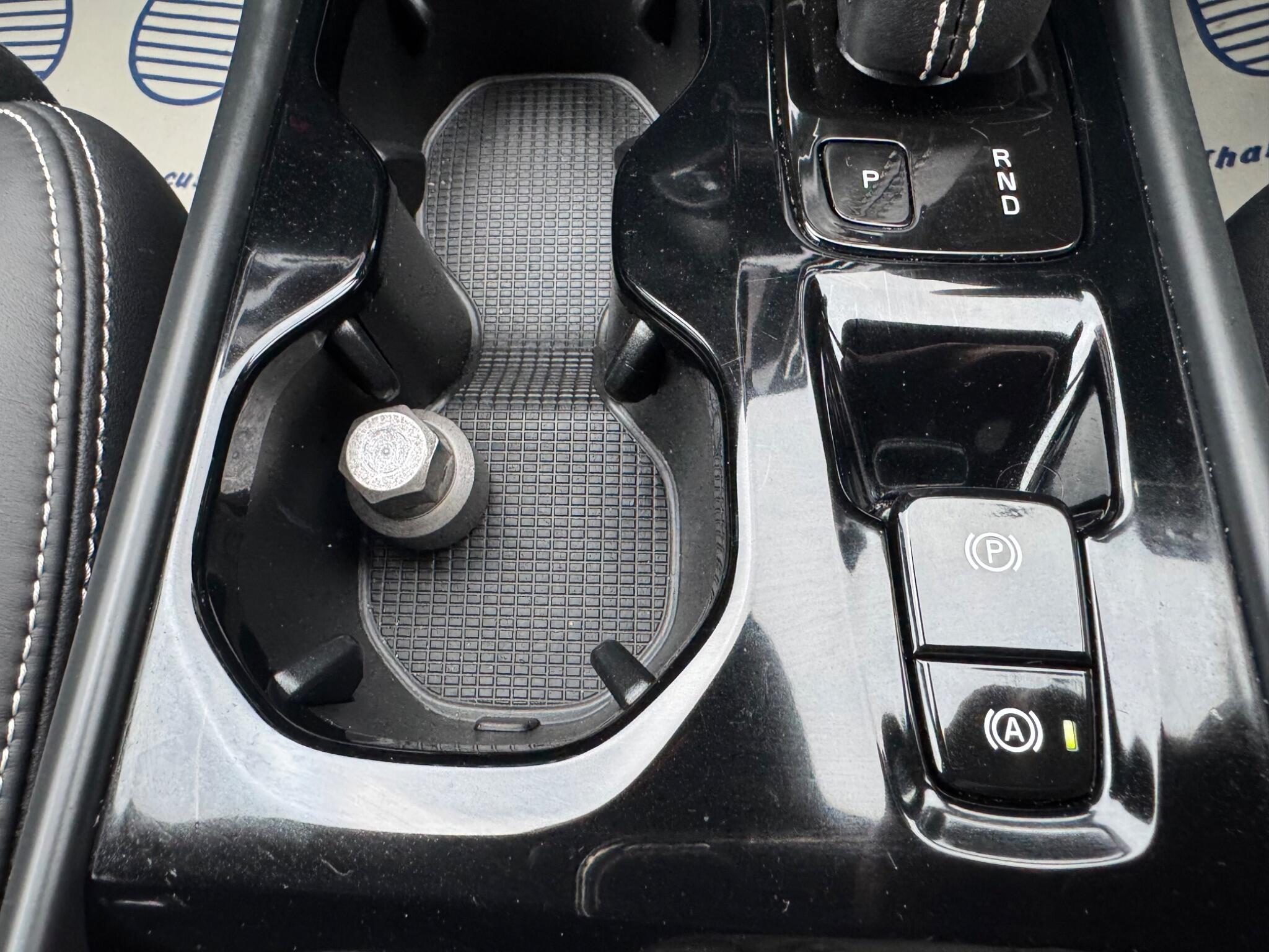 Volvo XC40 view 16
