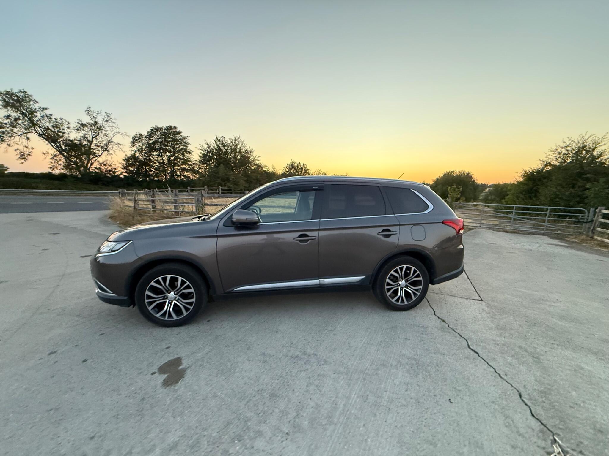 Mitsubishi Outlander 2.2 DI-D GX3 SUV 5dr Diesel Manual 4WD Euro 6 (s/s) (147 ps) — photo 13 of 90