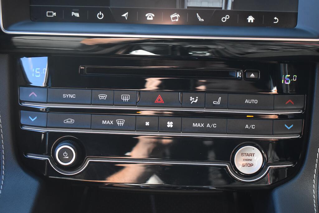 Jaguar F-Pace view 64