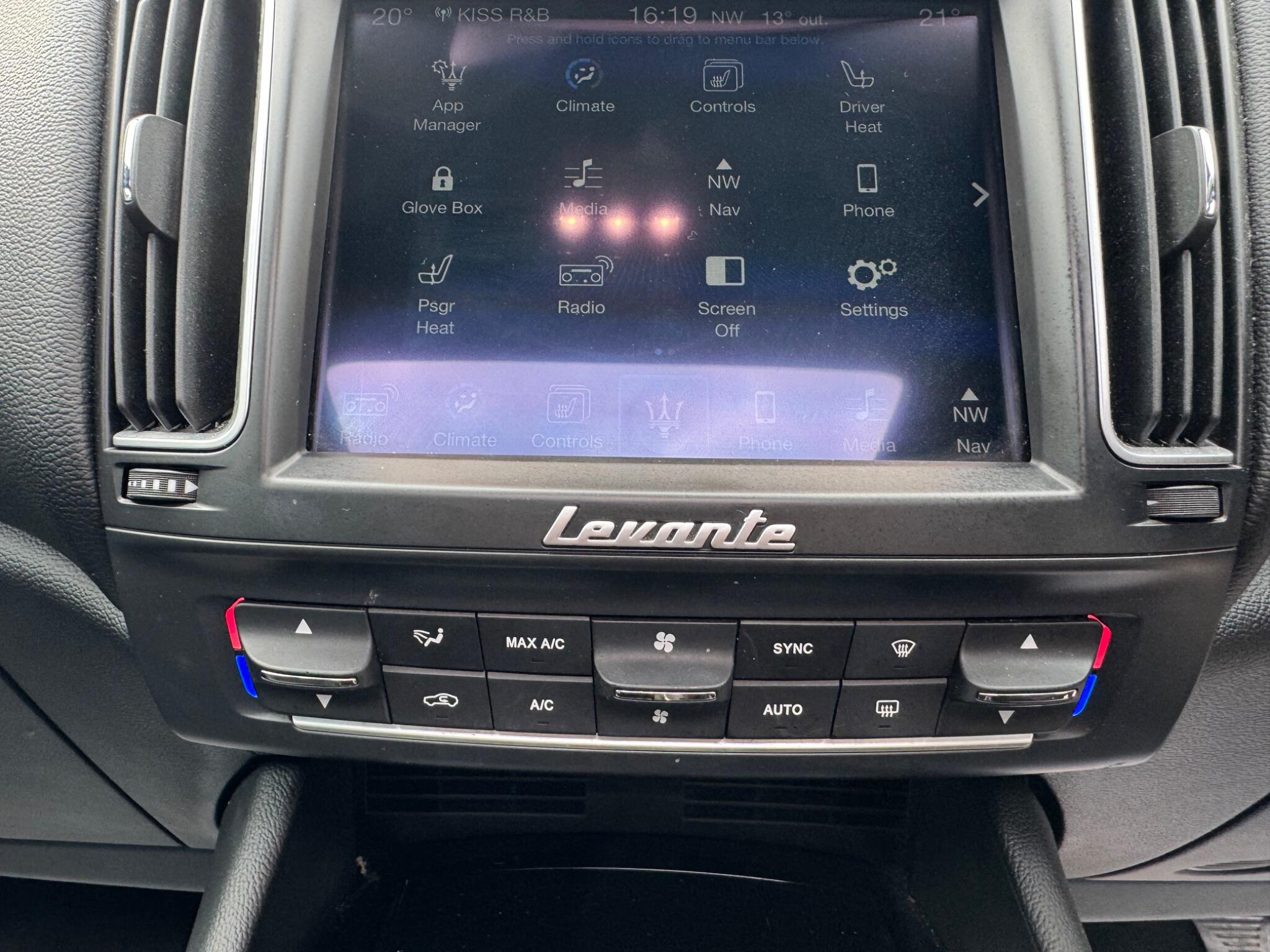 Maserati Levante view 52