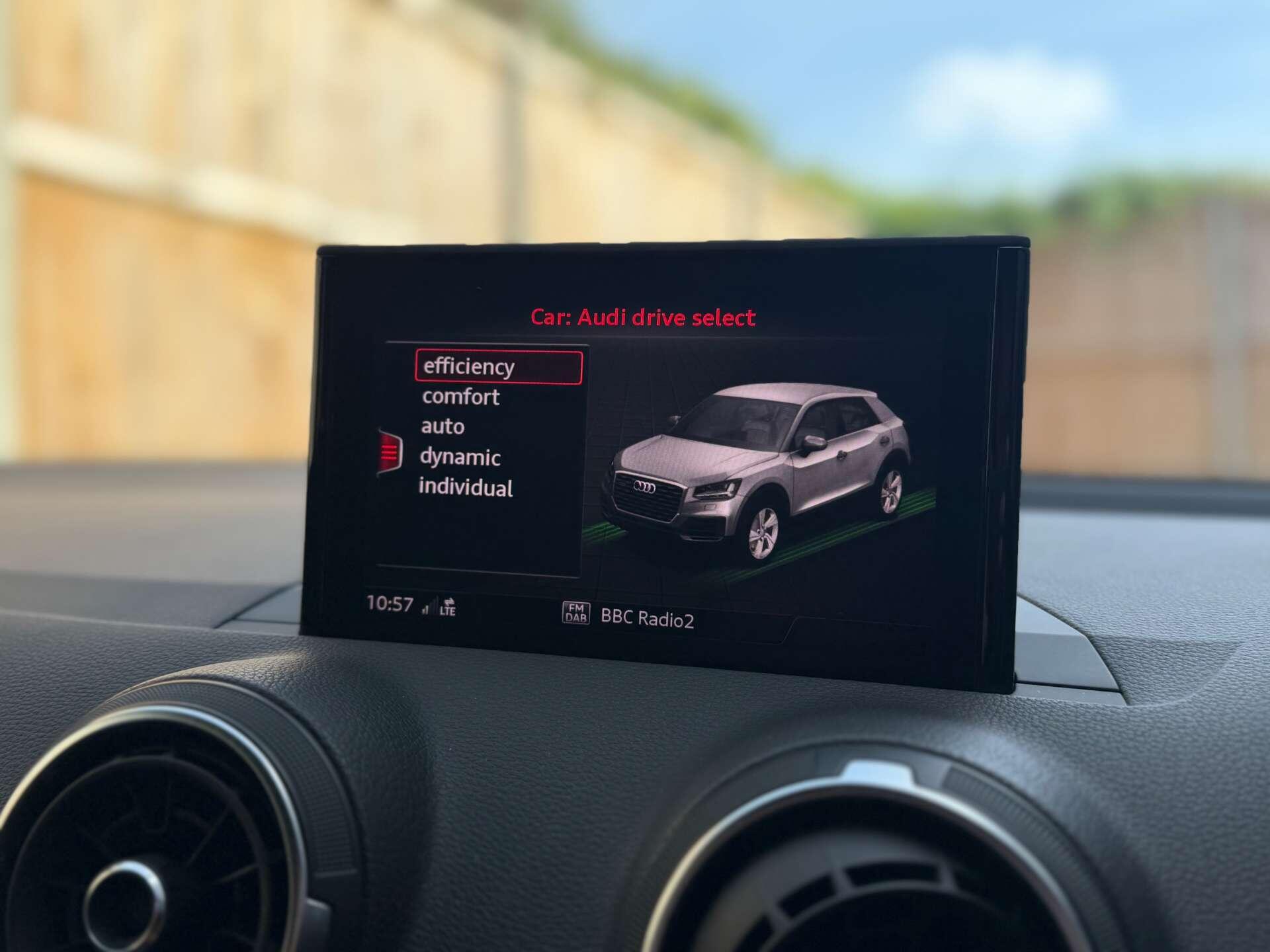 Audi Q2 view 23