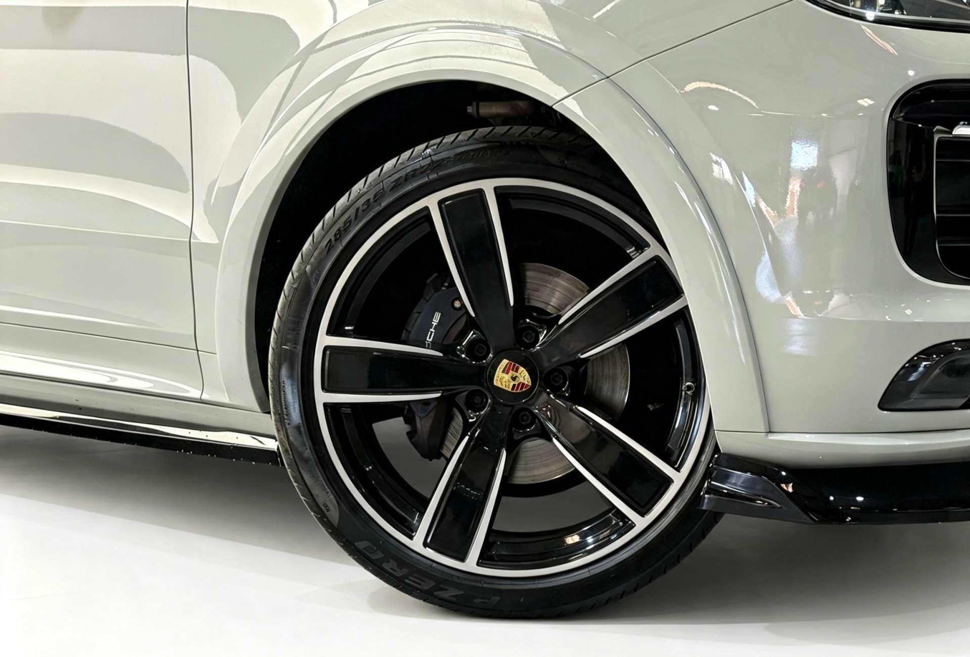 Porsche Cayenne view 4