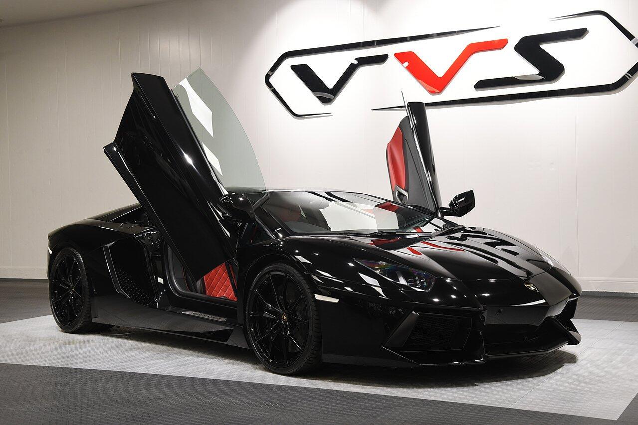 Lamborghini Aventador view 33