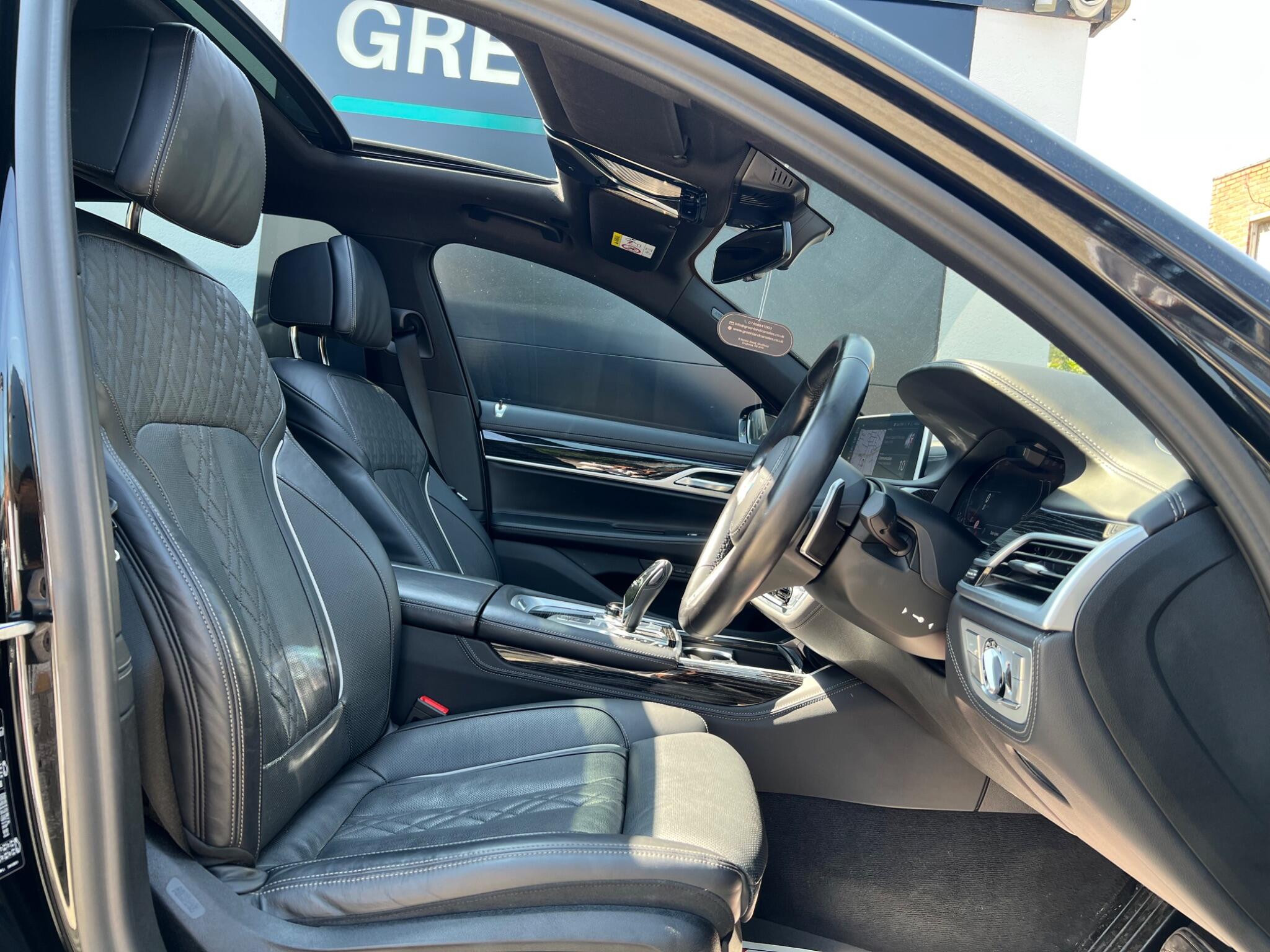 BMW 7 Series view 12