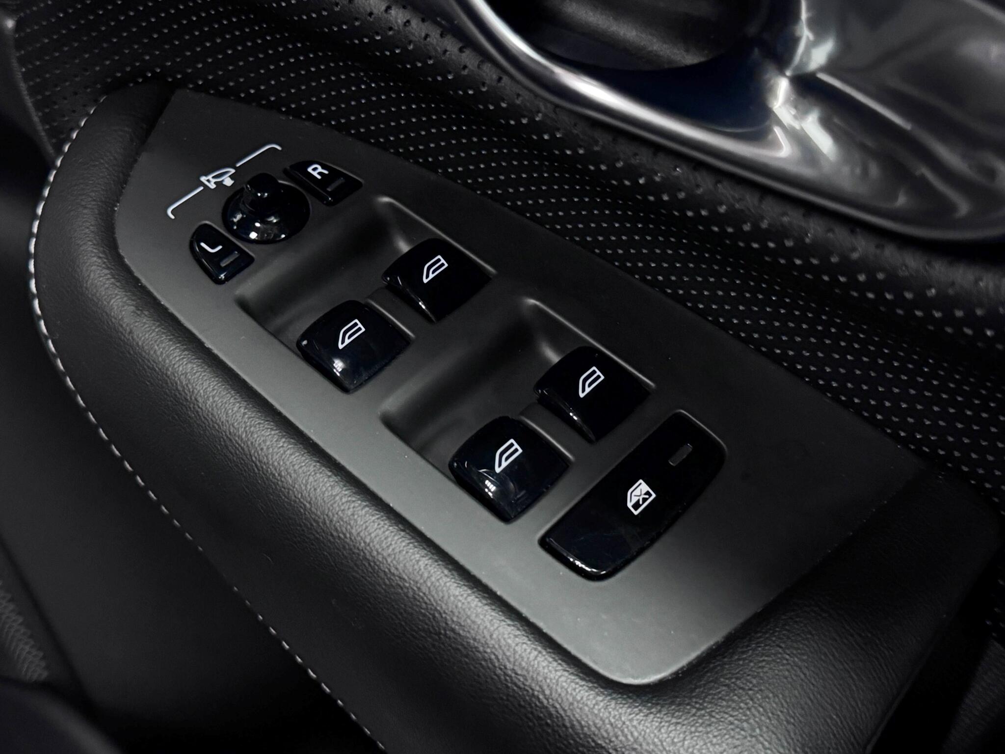 Volvo XC90 view 21