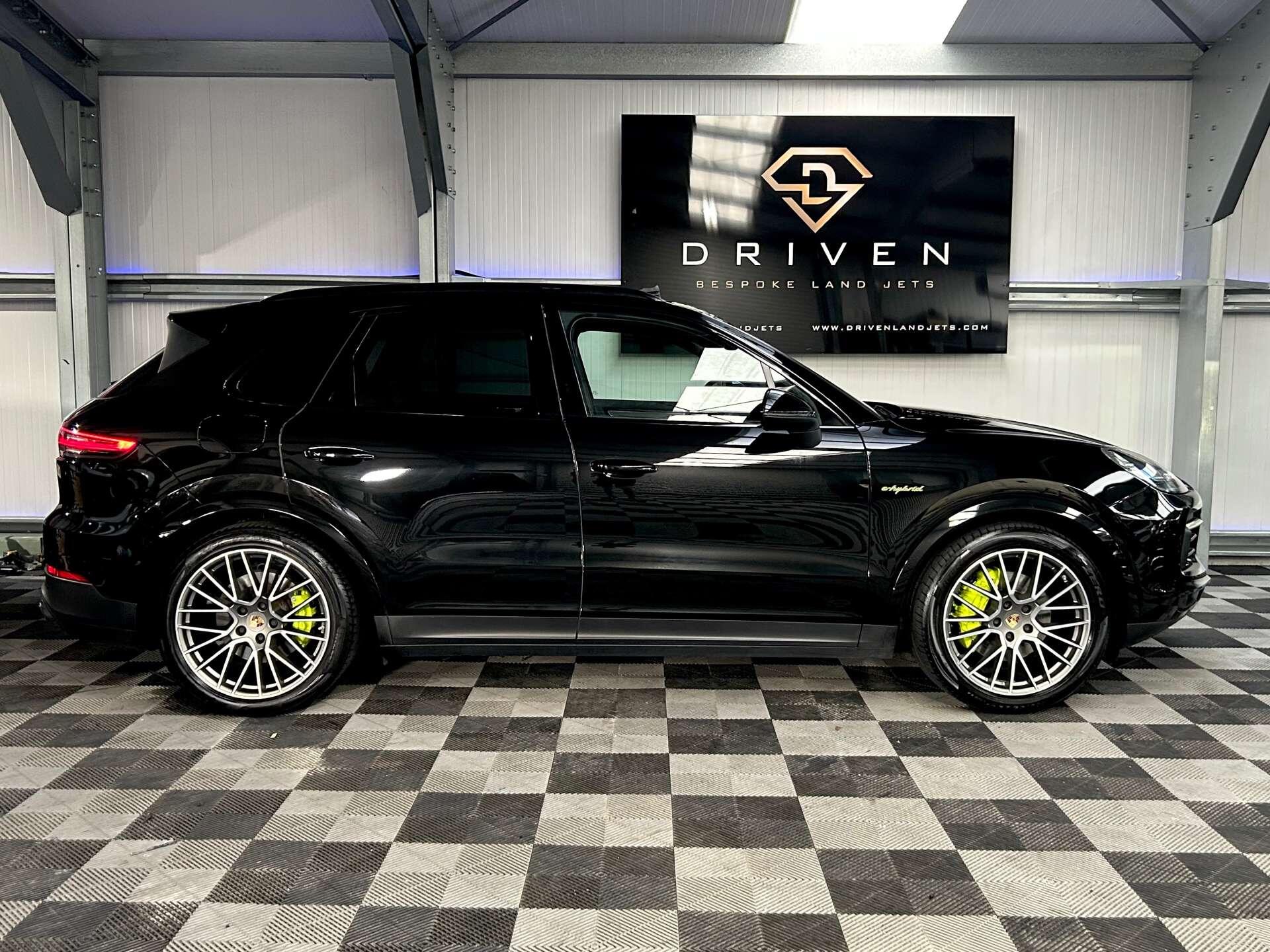 Porsche Cayenne view 16