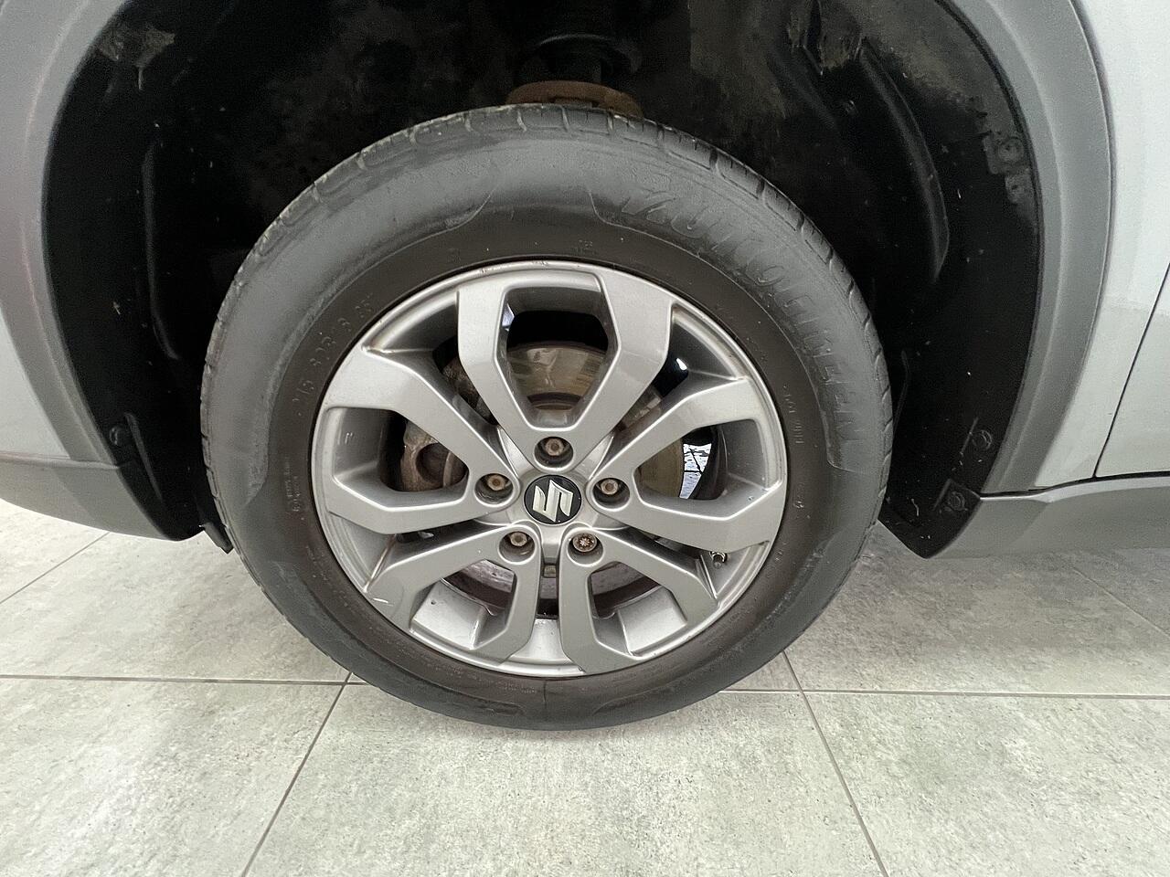 Suzuki Vitara view 18