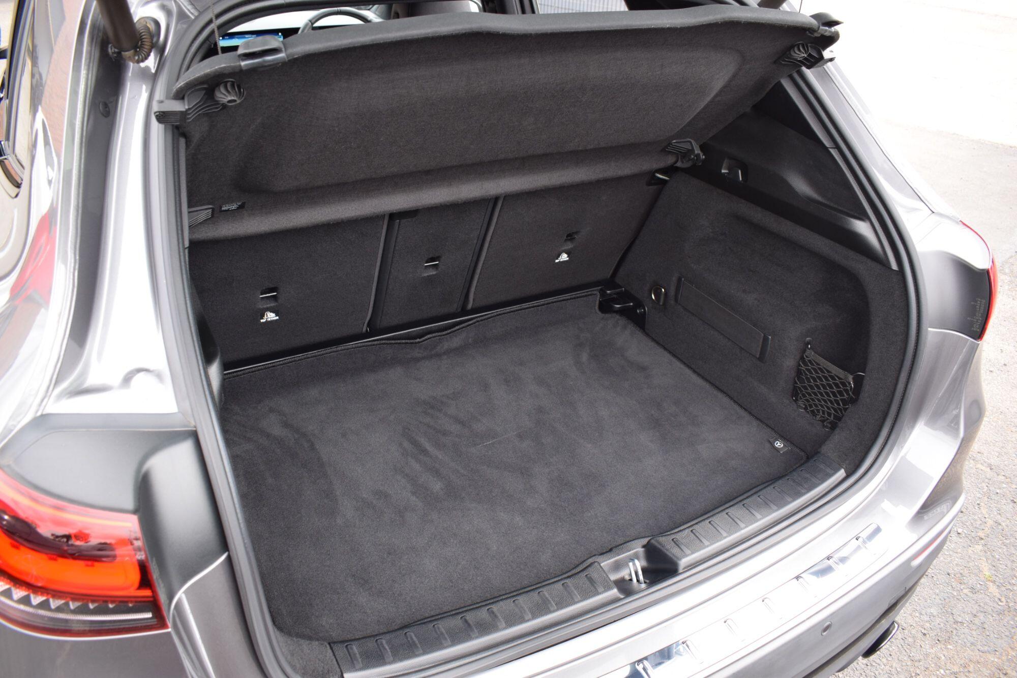 Mercedes-Benz GLA view 19