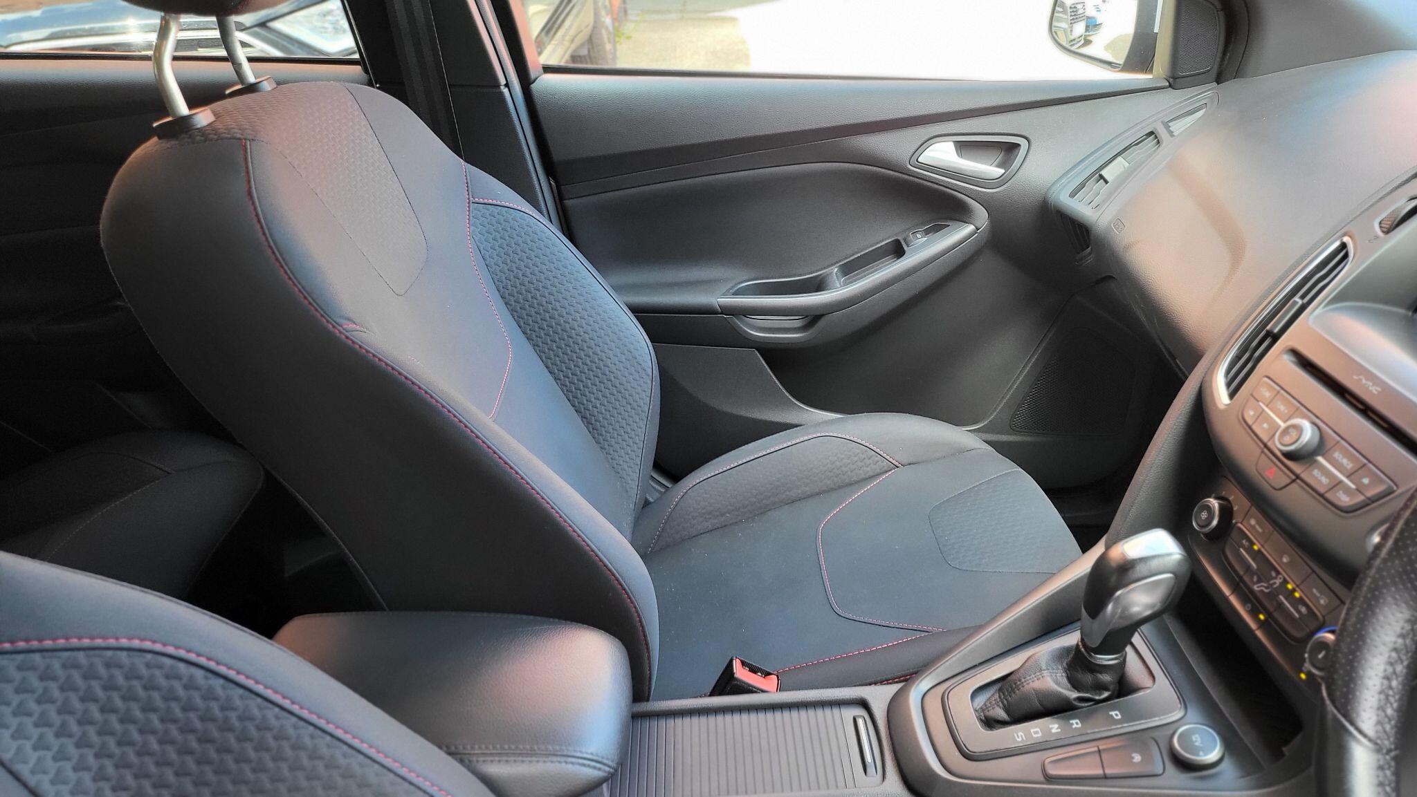 Ford Focus view 35
