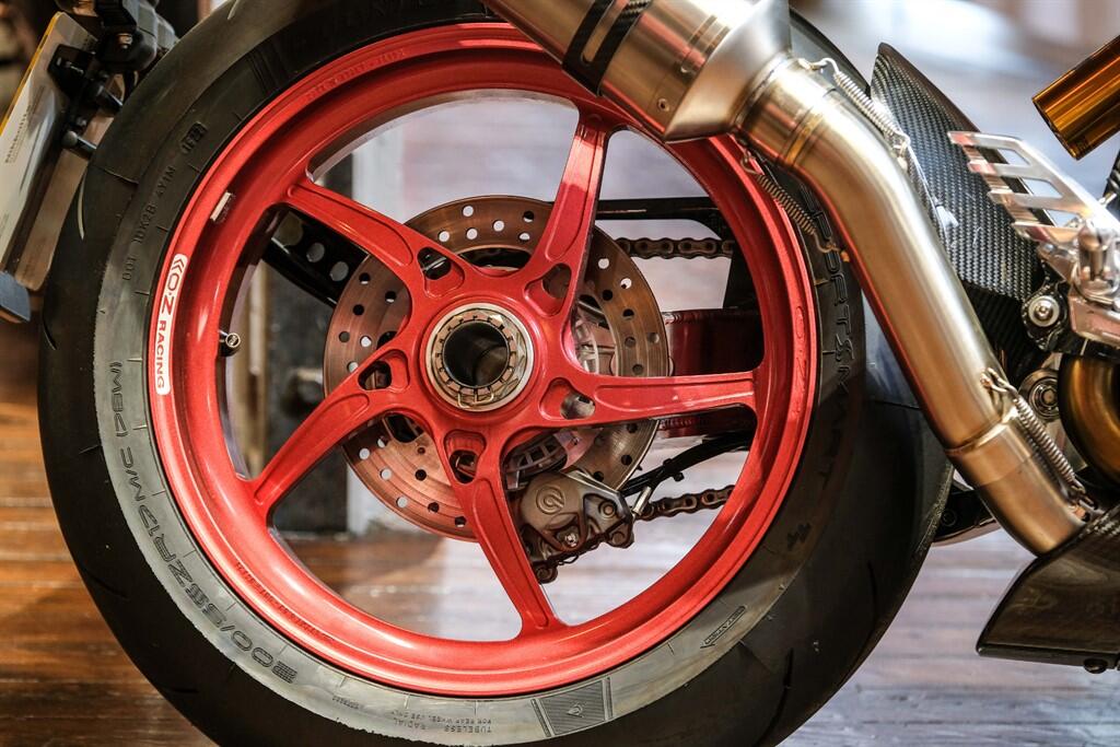 Norton V4 SV view 6