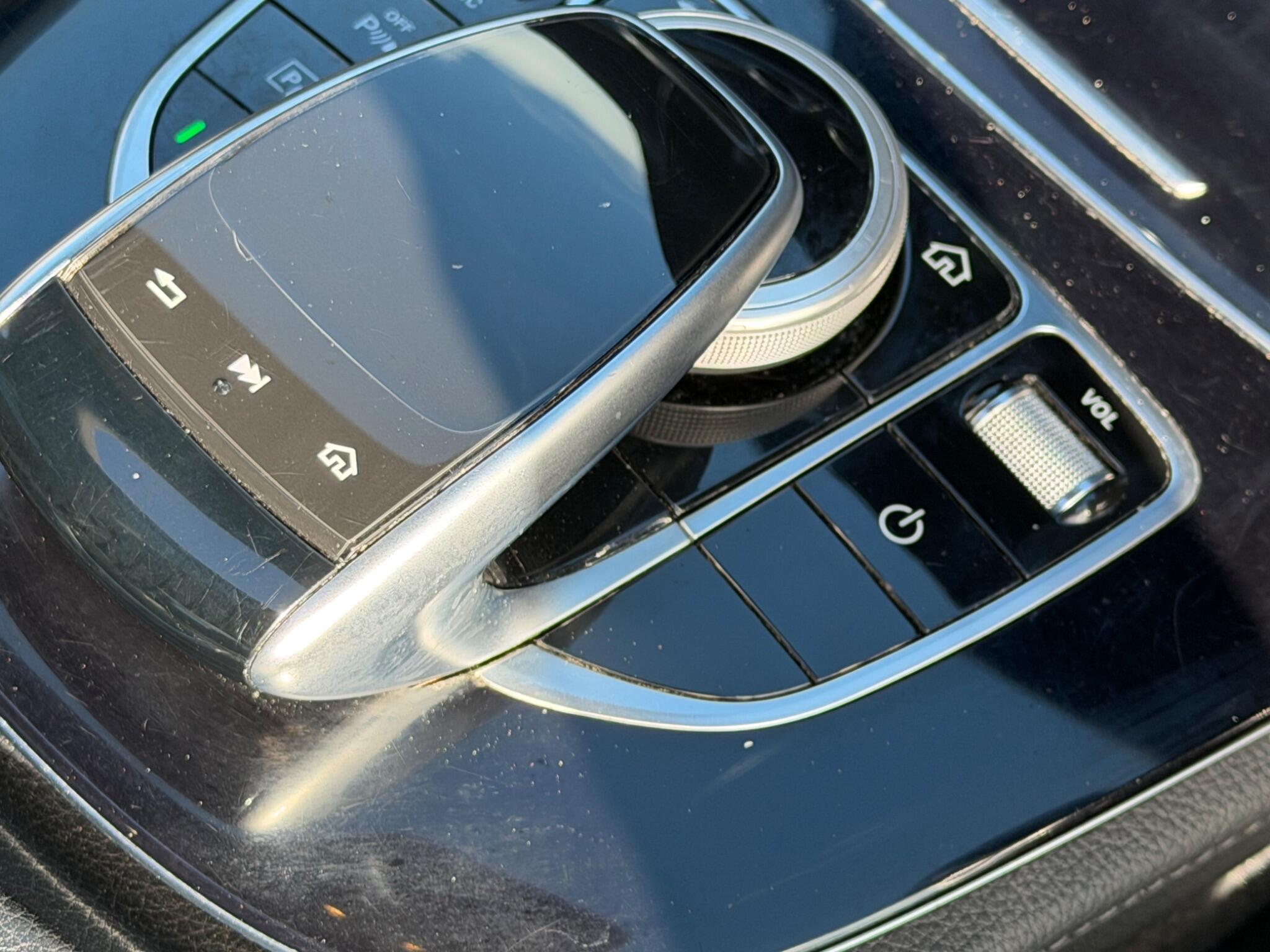 Mercedes-Benz E-Class view 44