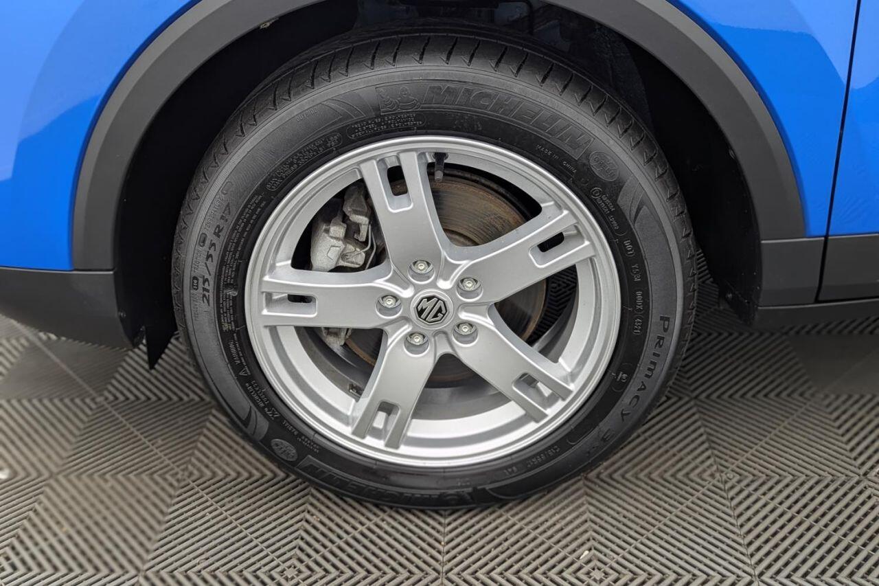 MG ZS view 50
