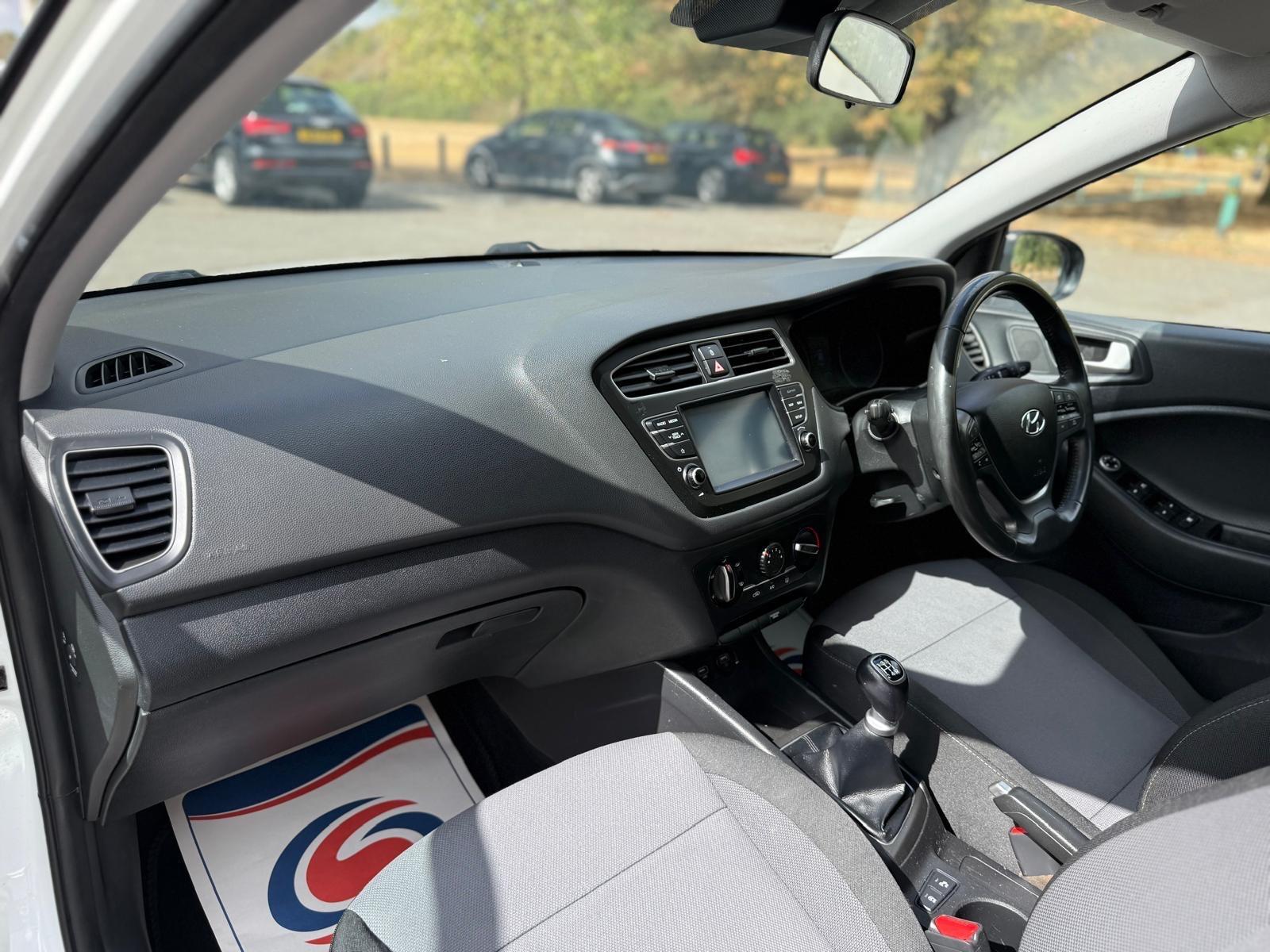 Hyundai i20 view 24