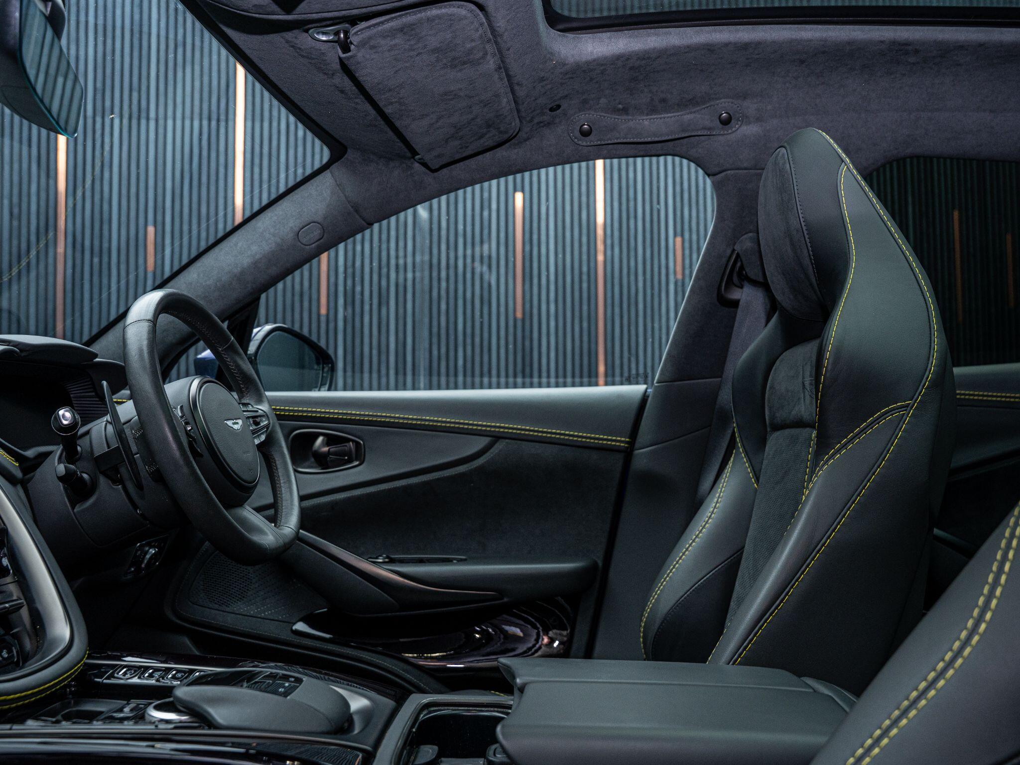 Aston Martin DBX view 36