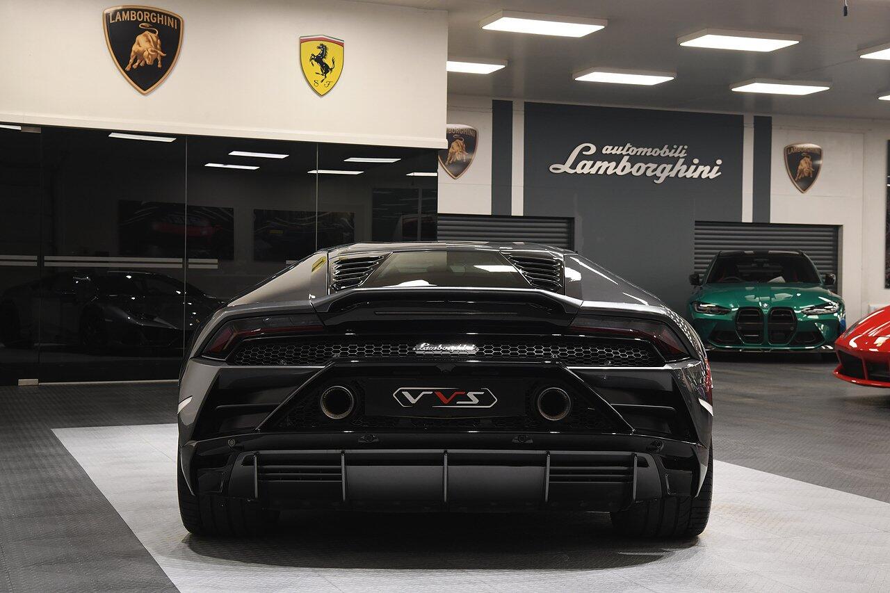 Lamborghini Huracan view 38