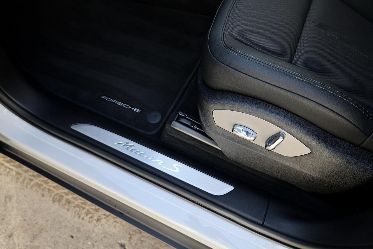Porsche Macan view 22
