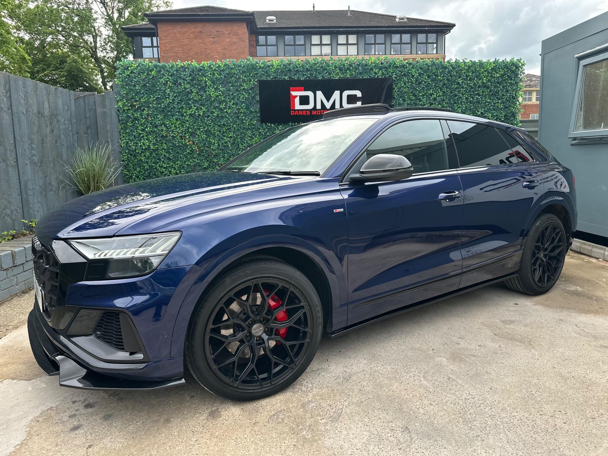 Audi Q8 view 7