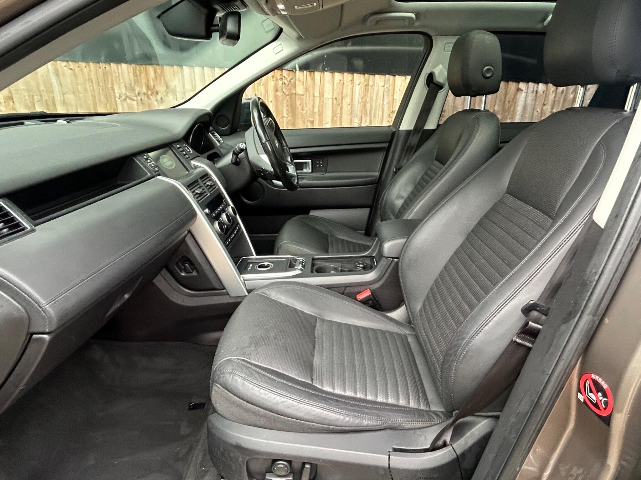 Land Rover Discovery Sport view 37