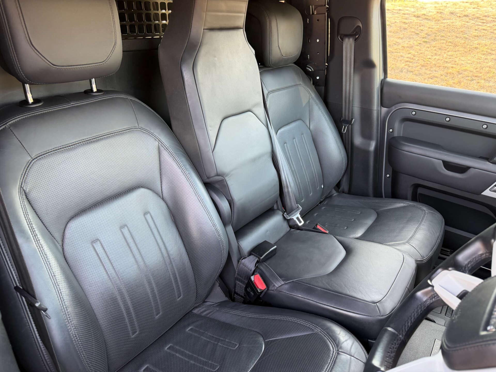 Land Rover Defender view 29