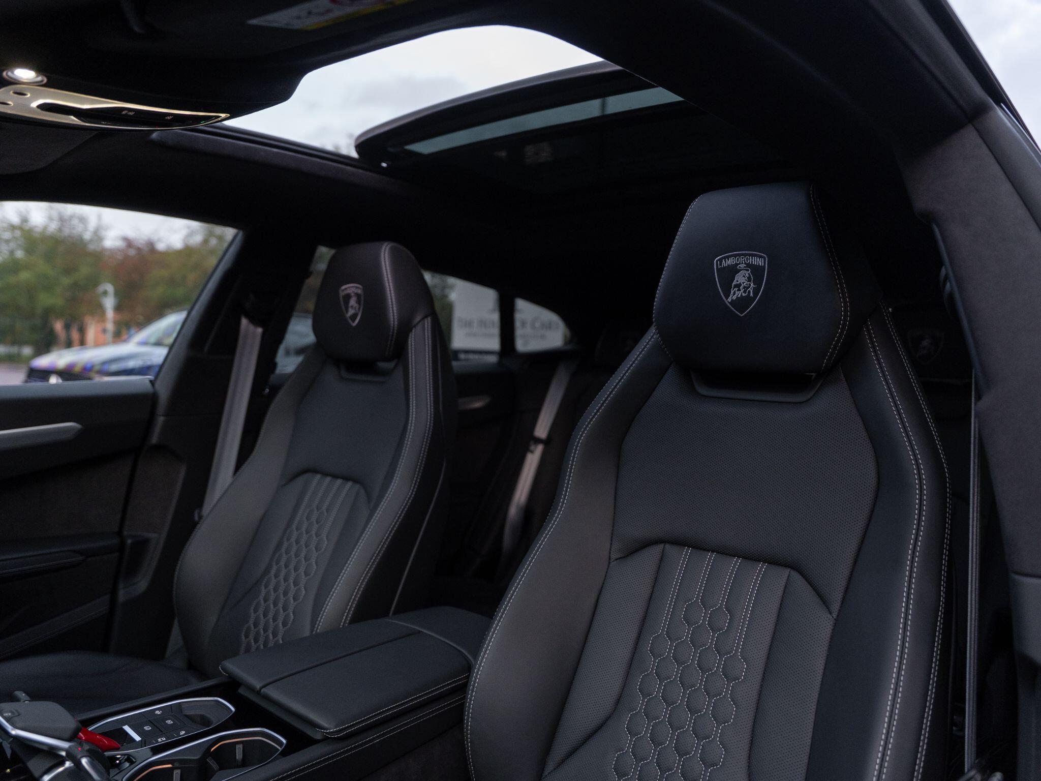 Lamborghini Urus view 44