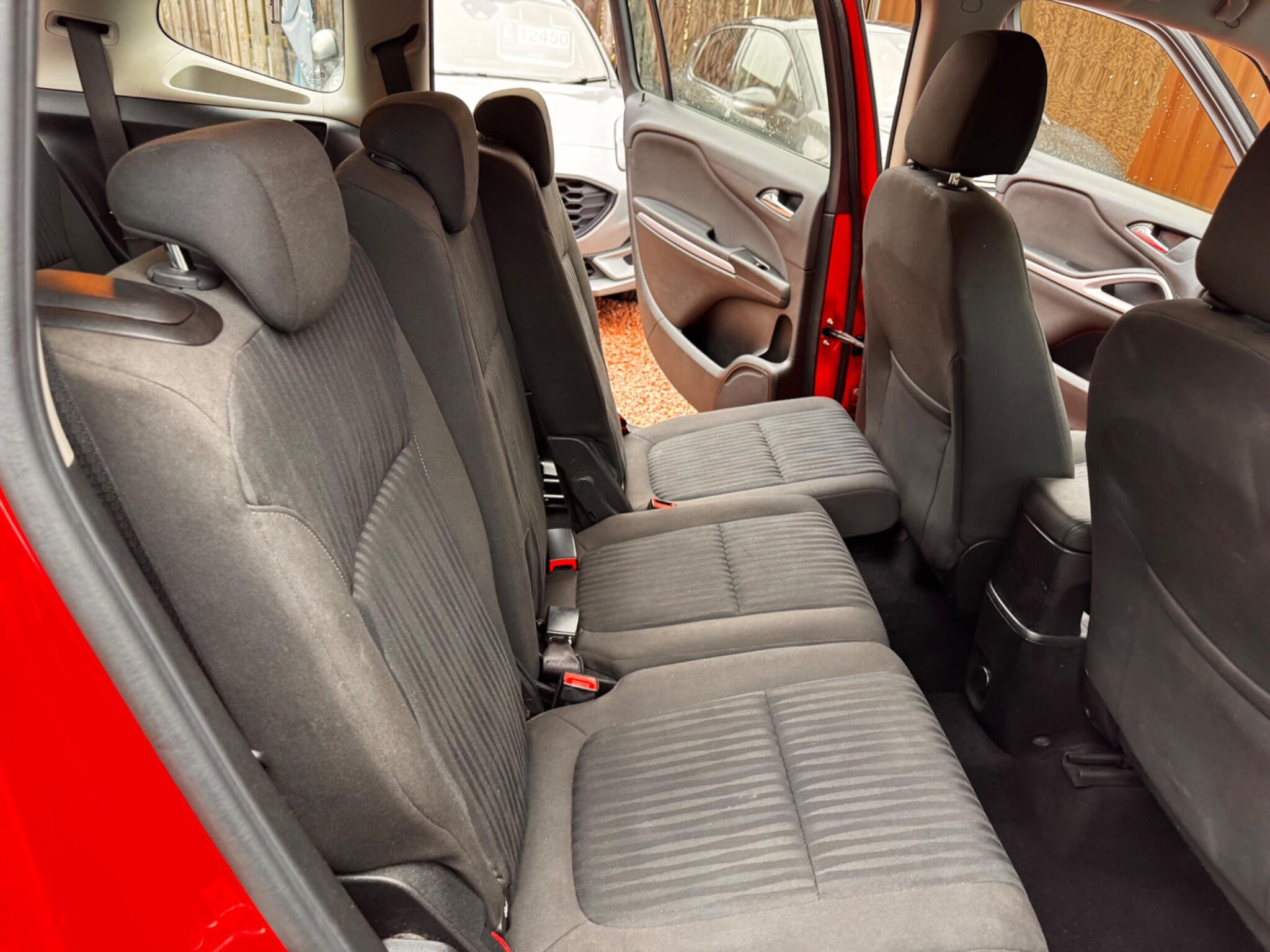 Vauxhall Zafira Tourer view 25