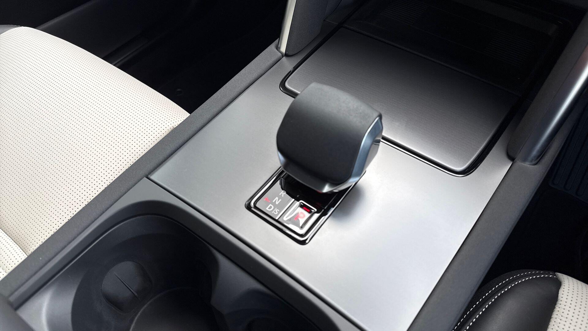 Land Rover Discovery Sport view 14