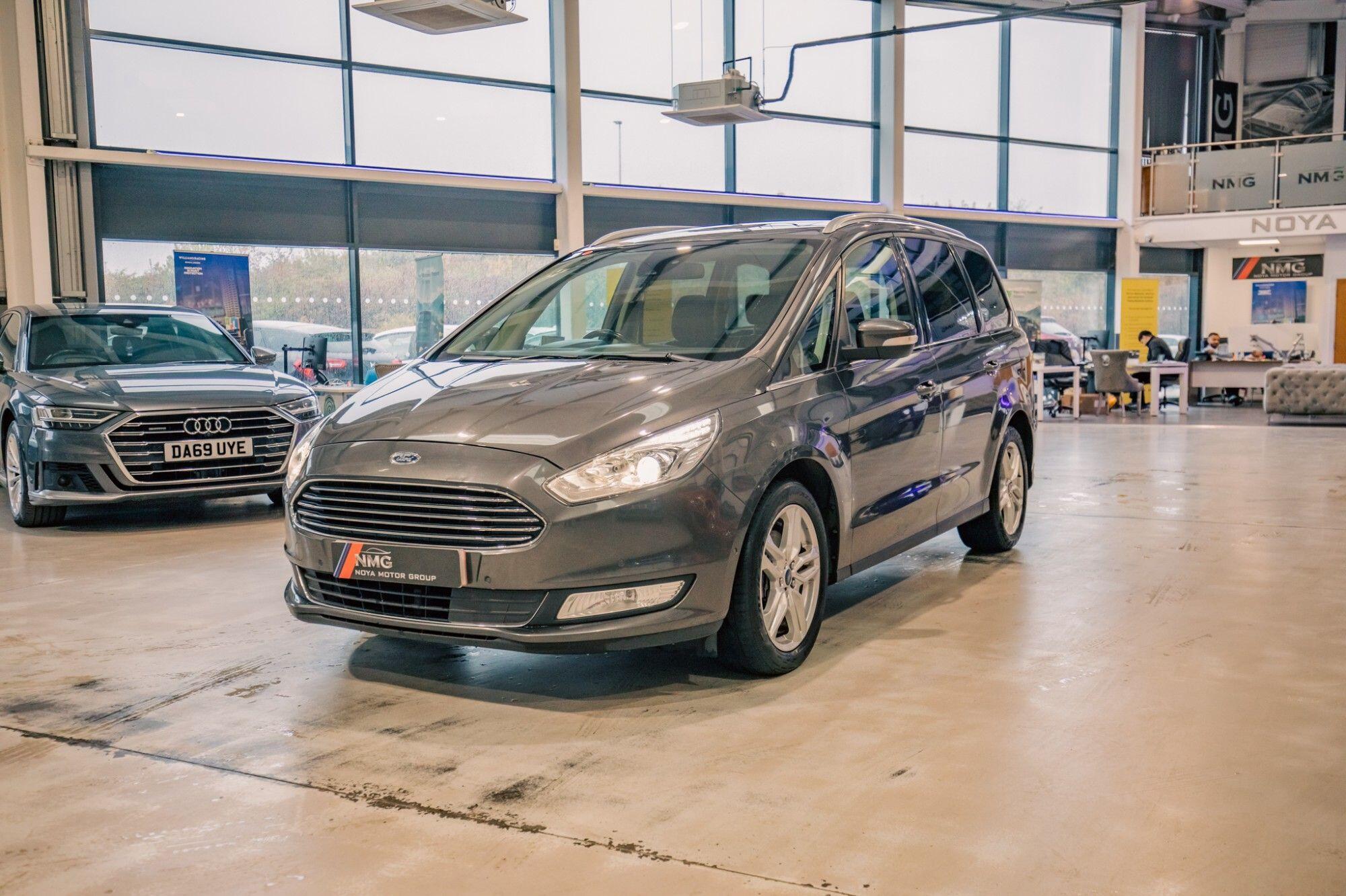Ford Galaxy view 26